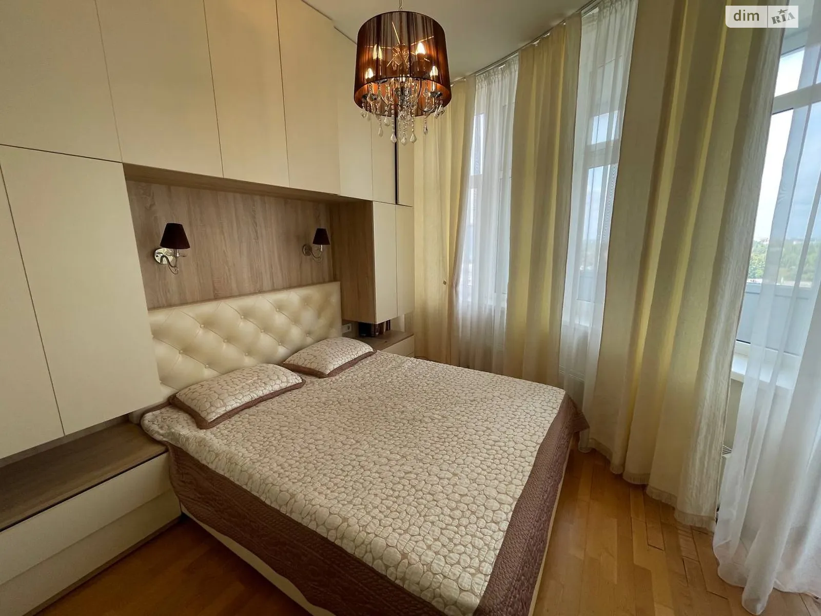 Продается 3-комнатная квартира 110 кв. м в Одессе, ул. Инглези, 6/1 - фото 1