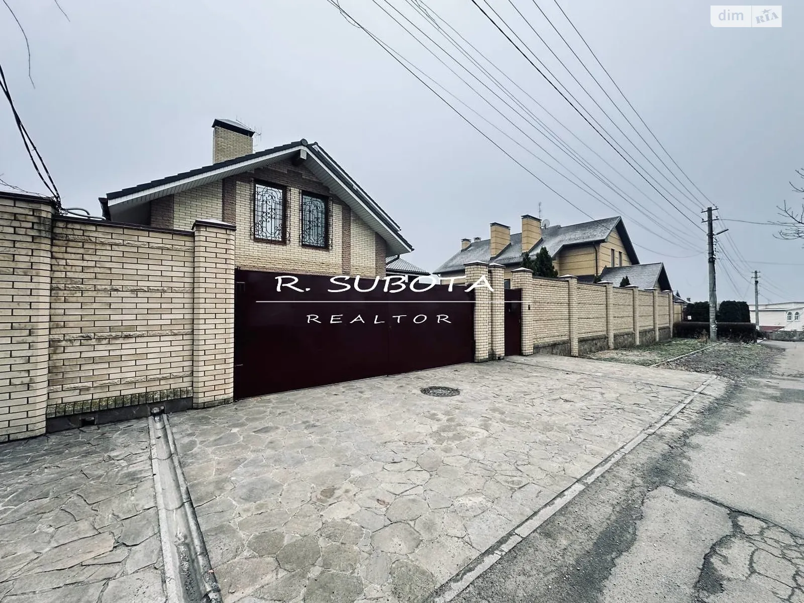 Сдается в аренду дом на 3 этажа 240 кв. м с верандой, цена: 2000 $ - фото 1