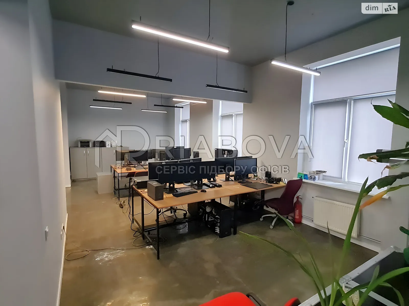Сдается в аренду офис 213 кв. м в бизнес-центре, цена: 3961 $ - фото 1