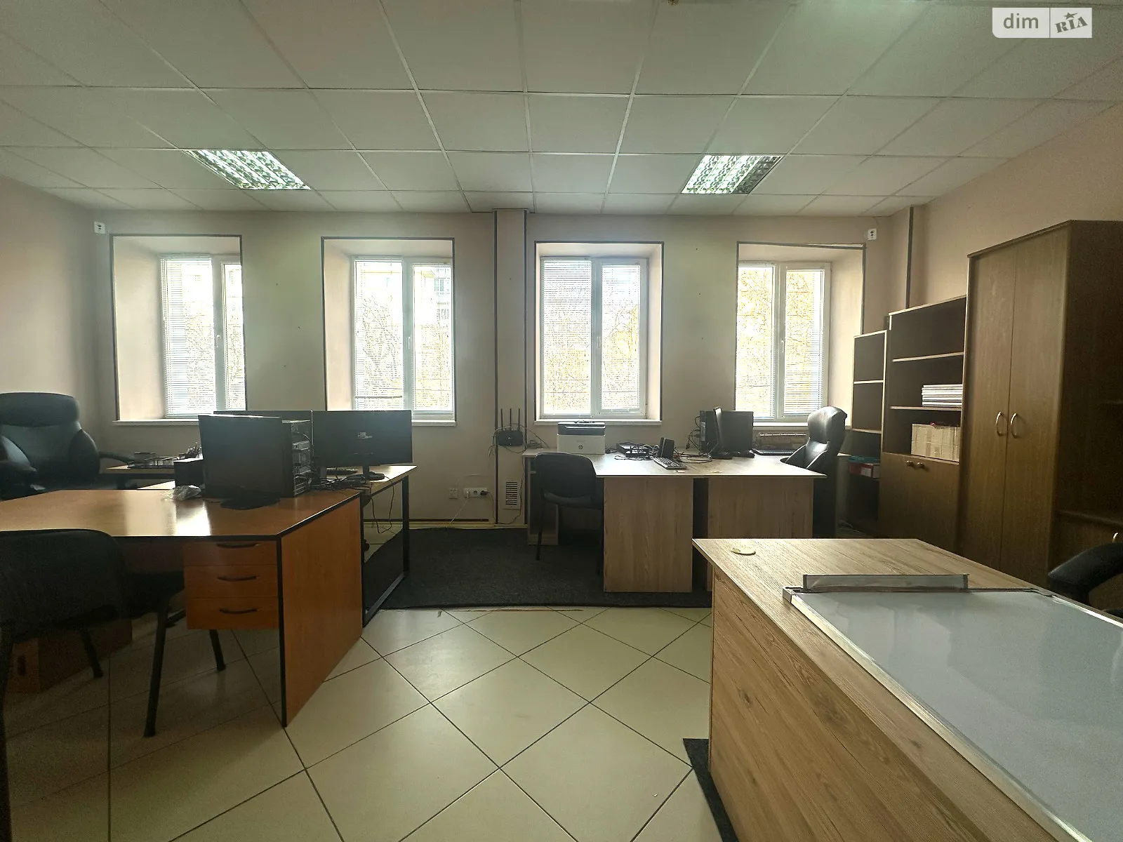 Сдается в аренду офис 32 кв. м в бизнес-центре, цена: 6500 грн - фото 1