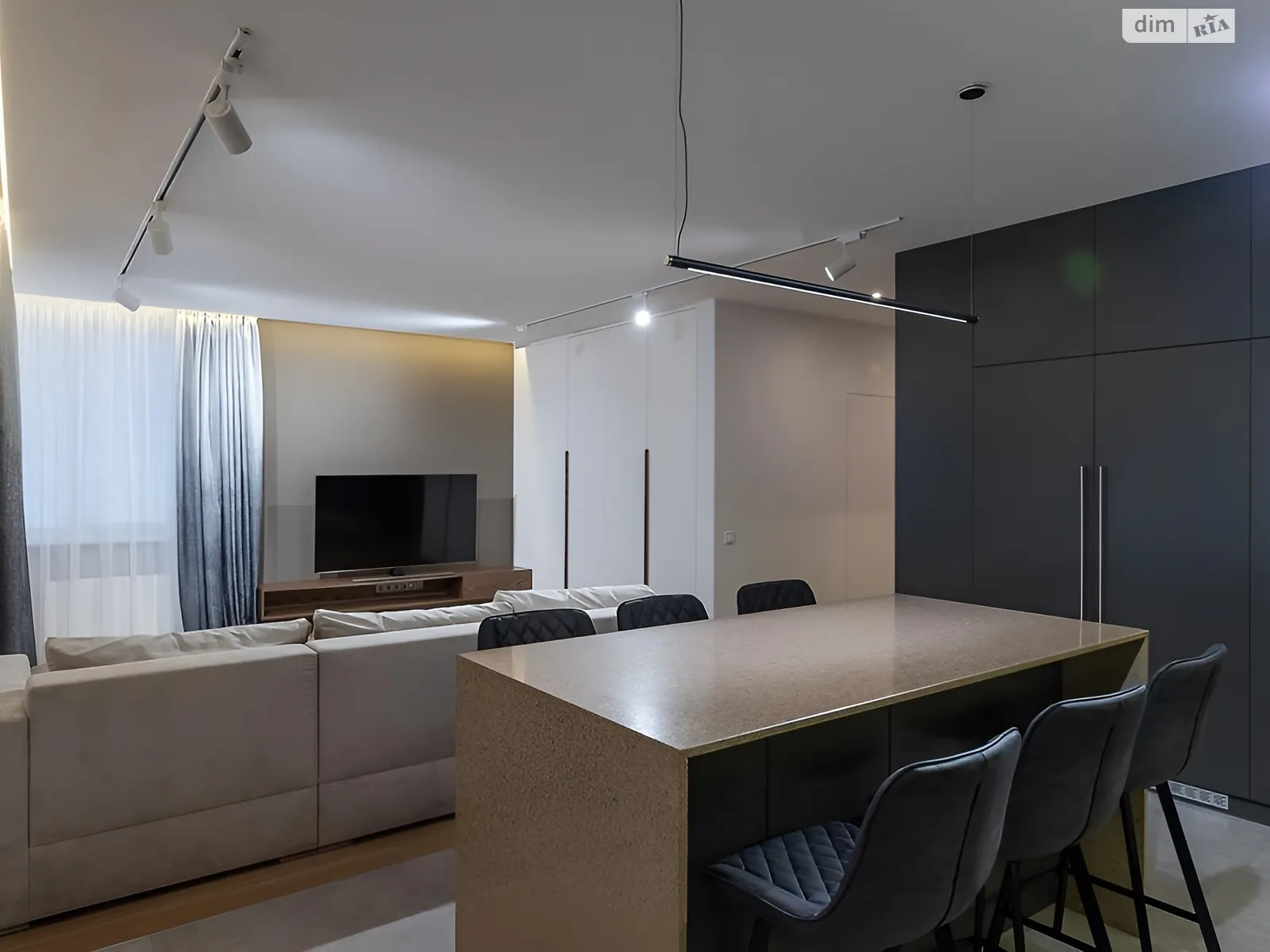 Продается 3-комнатная квартира 120 кв. м в Киеве, ул. Ирпенская, 69Б - фото 1