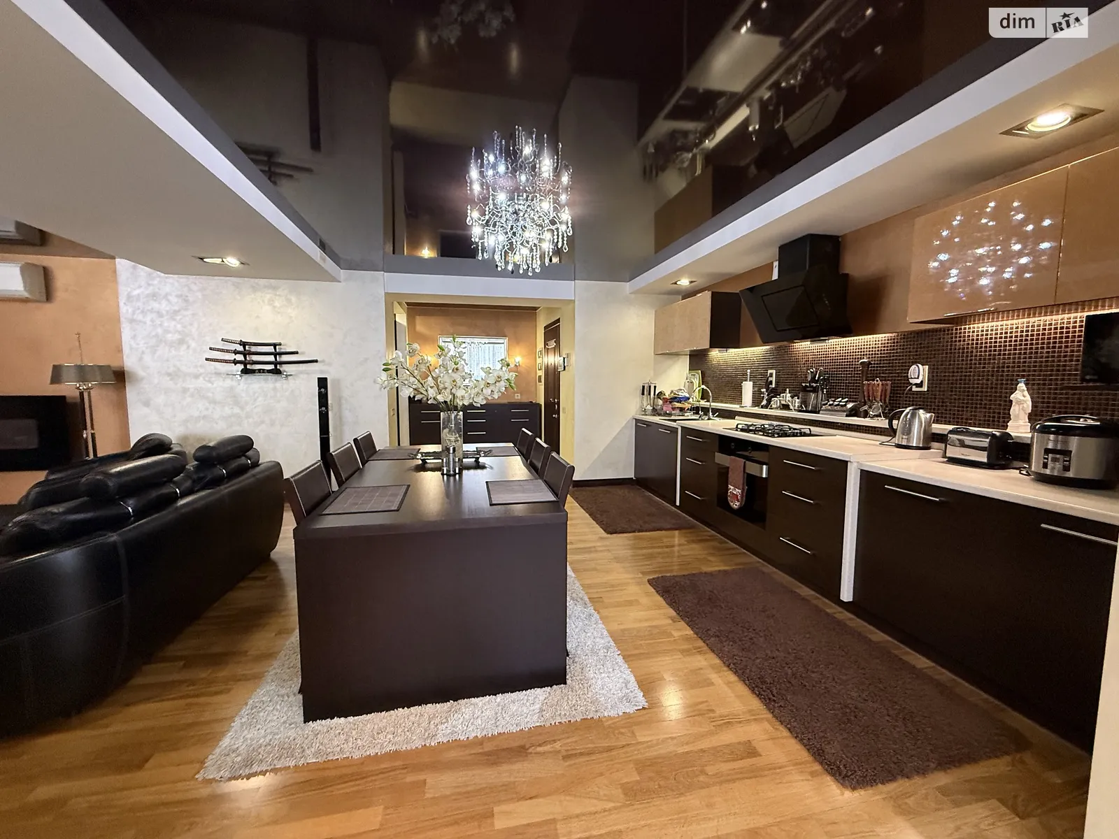 3-комнатная квартира 100 кв. м в, цена: 700 $ - фото 1