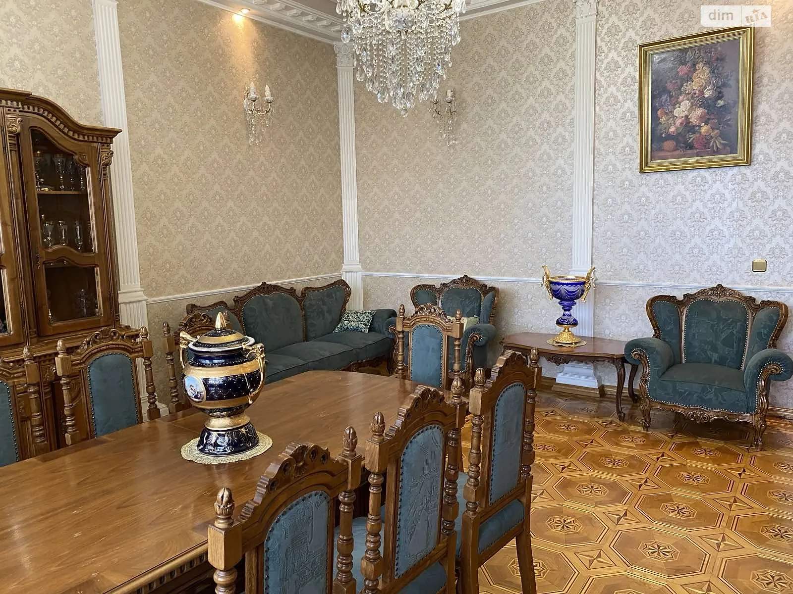 Продается дом на 3 этажа 320 кв. м с баней/сауной, цена: 150000 $ - фото 1