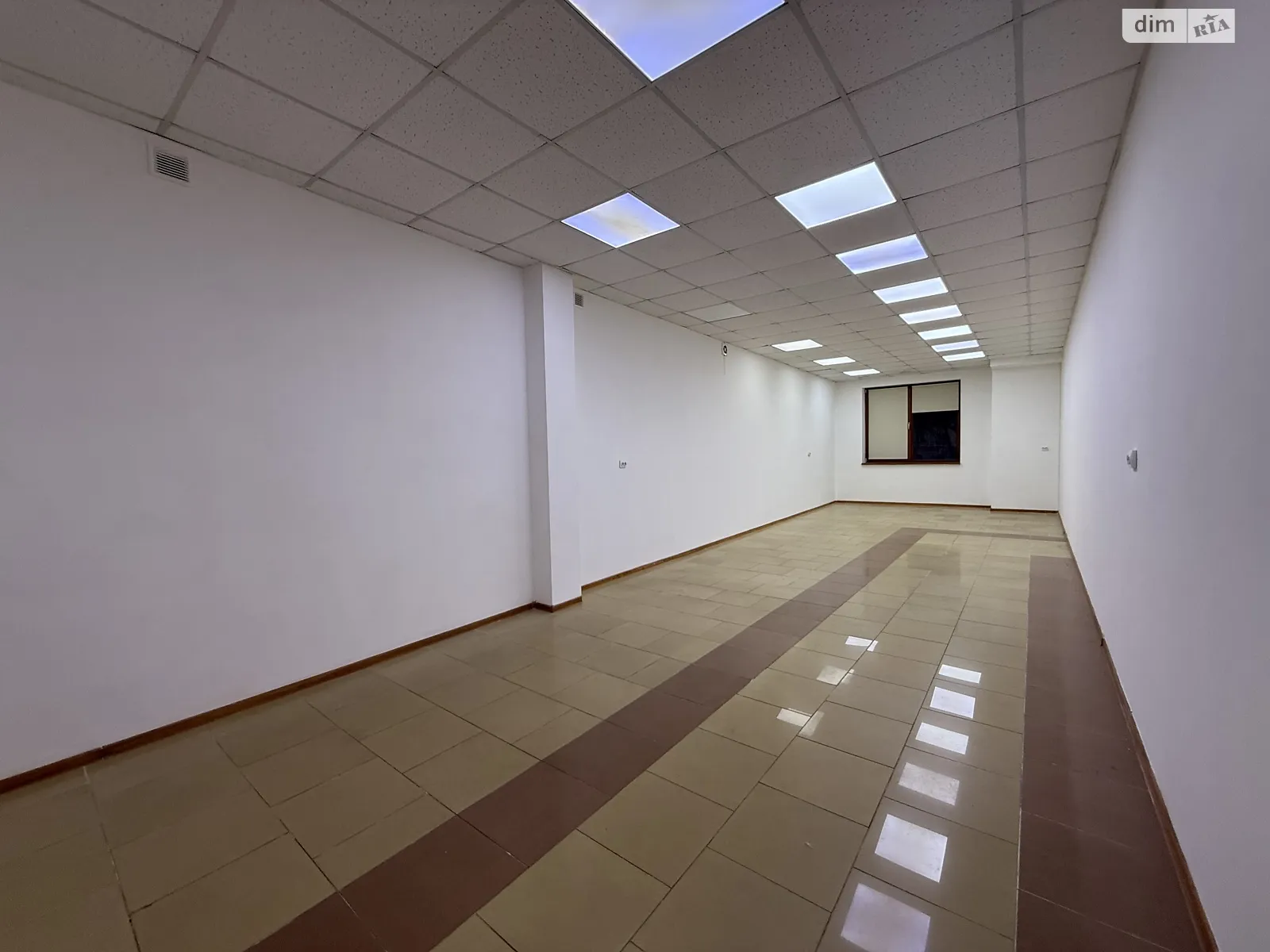Здається в оренду офіс 60 кв. м в бізнес-центрі, цена: 360 $ - фото 1