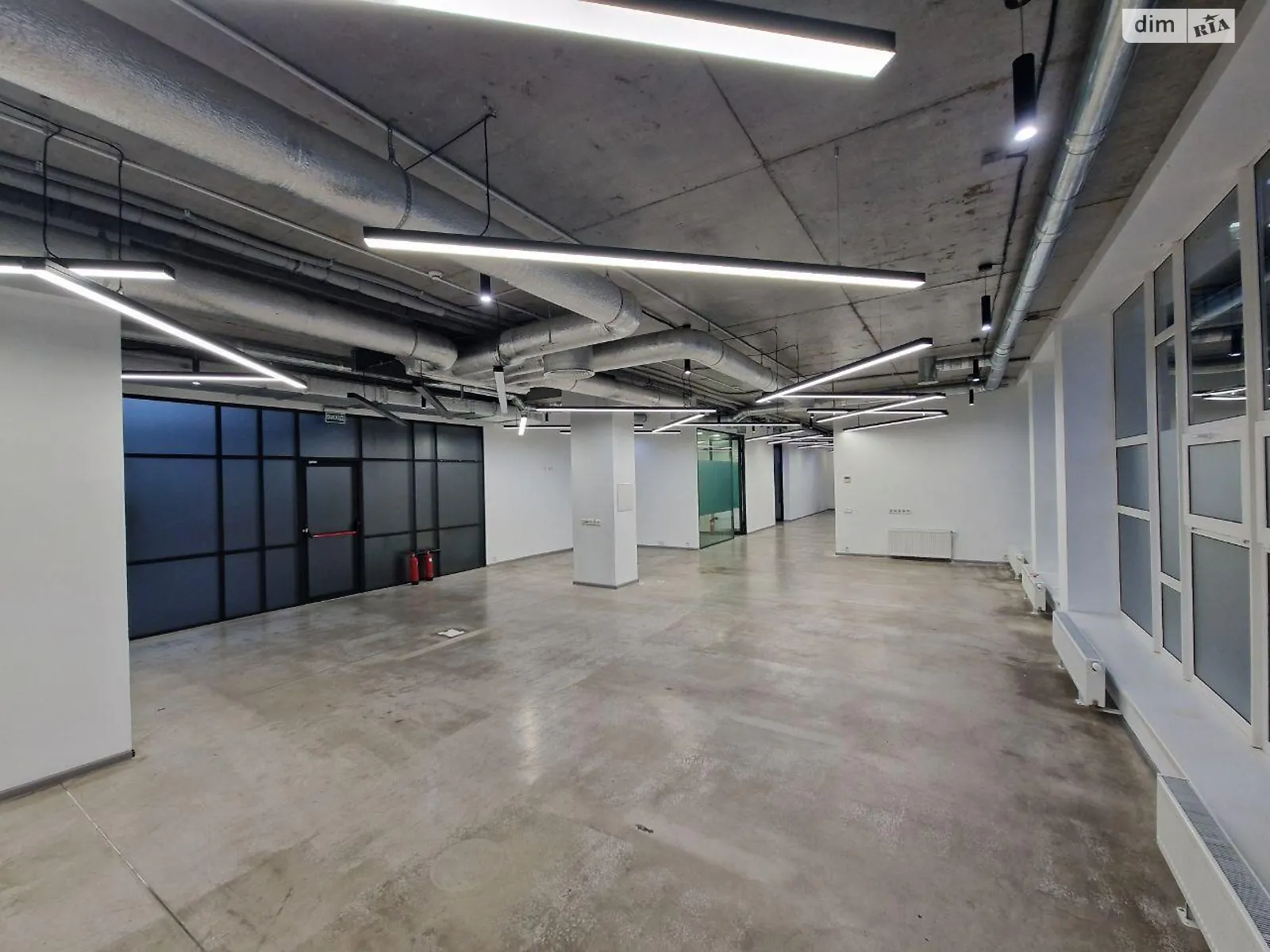 Сдается в аренду офис 355 кв. м в бизнес-центре, цена: 7850 $ - фото 1