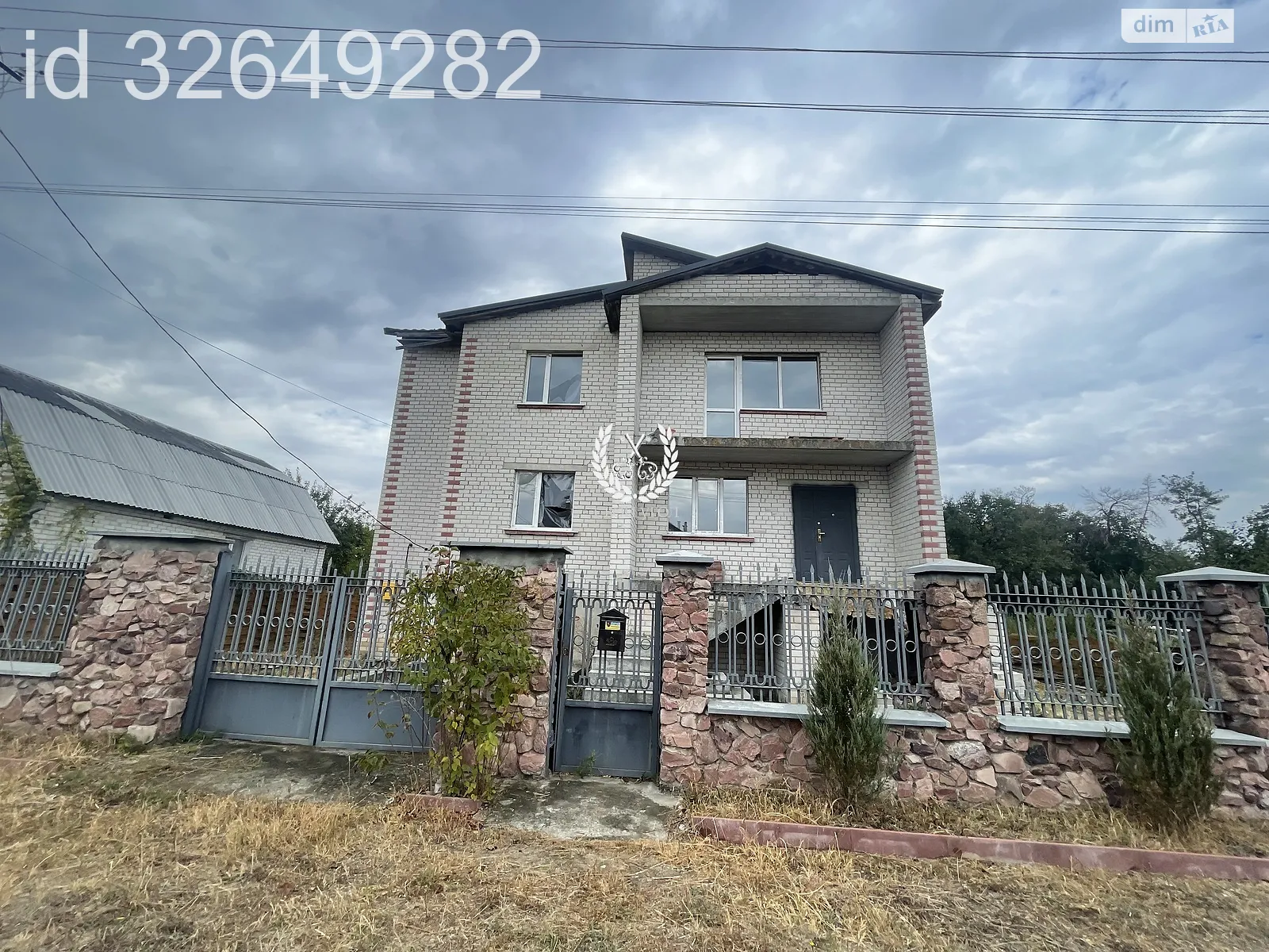 Продается дом на 3 этажа 201.4 кв. м с гаражом, цена: 75000 $ - фото 1