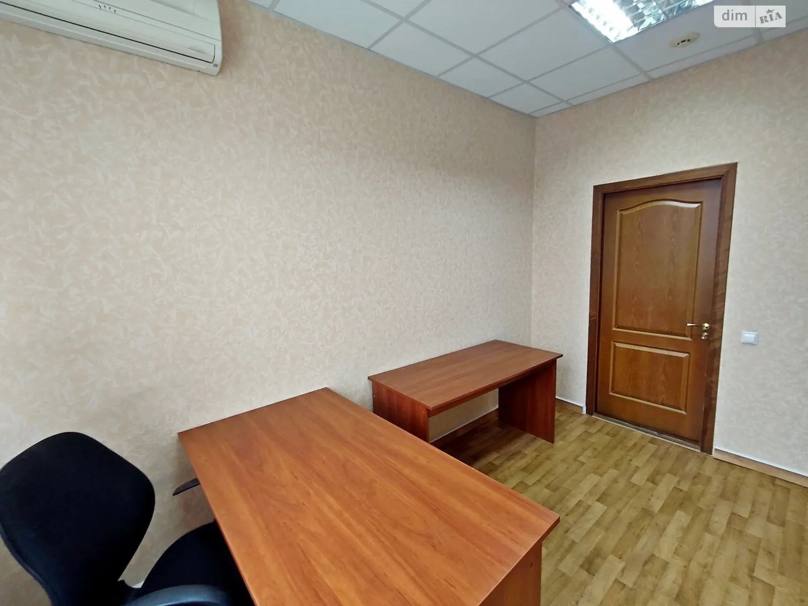 Здається в оренду офіс 12.8 кв. м в бізнес-центрі, цена: 5810 грн - фото 1