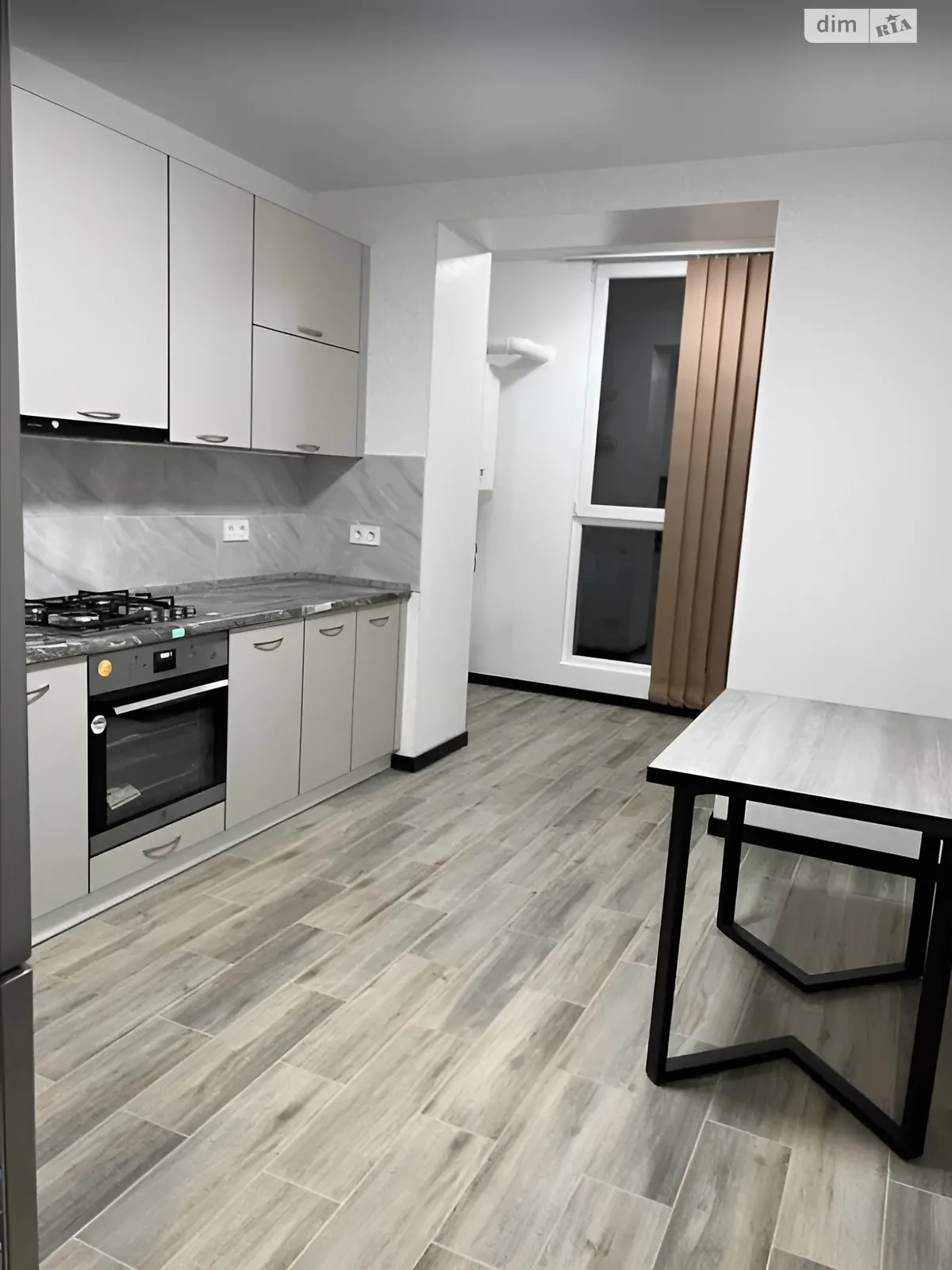 Продается 1-комнатная квартира 46 кв. м в Днепре, ул. Семейная, 6 - фото 1