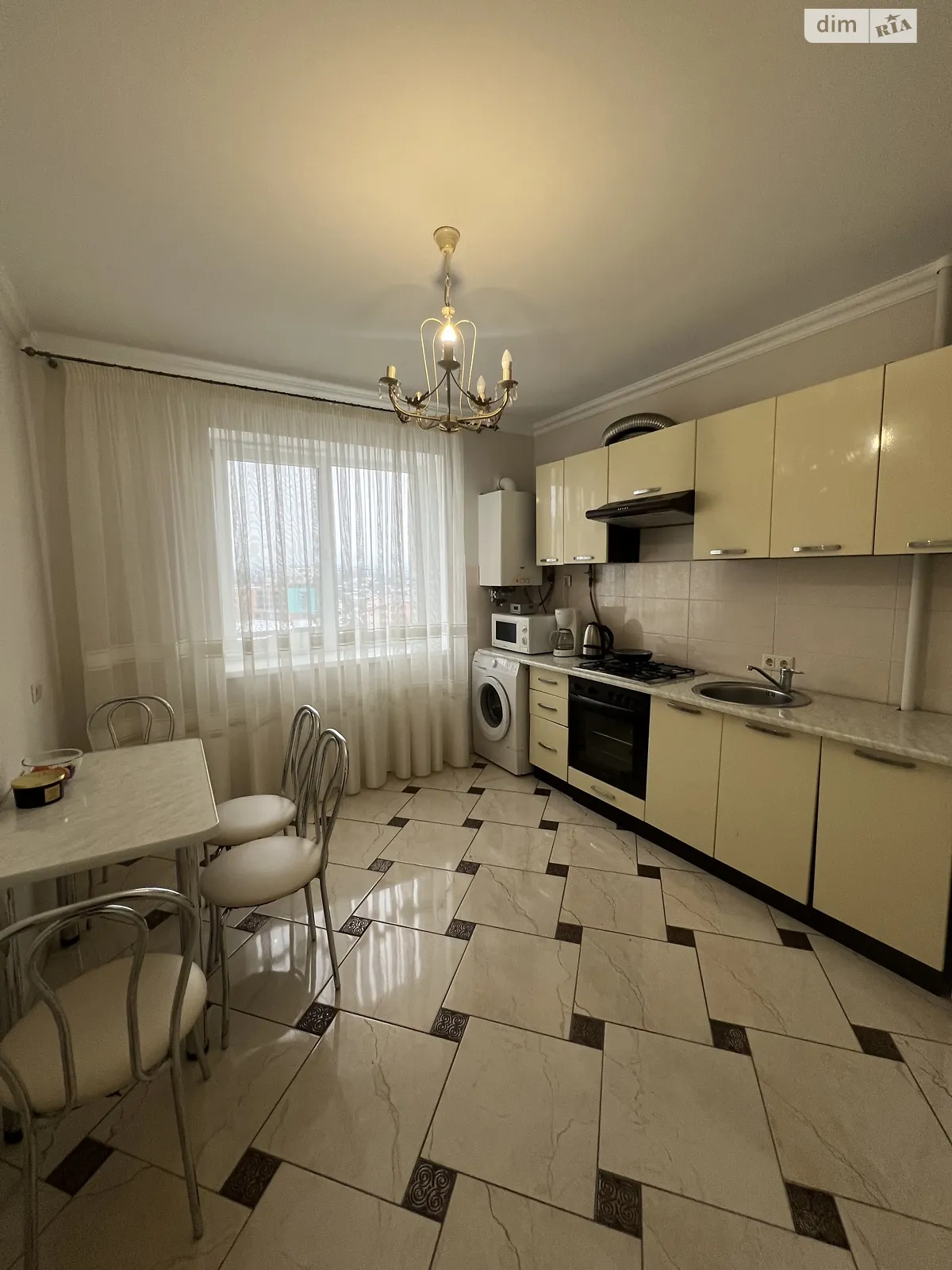 Продается 1-комнатная квартира 49 кв. м в Ивано-Франковске, ул. Лемкивска - фото 1