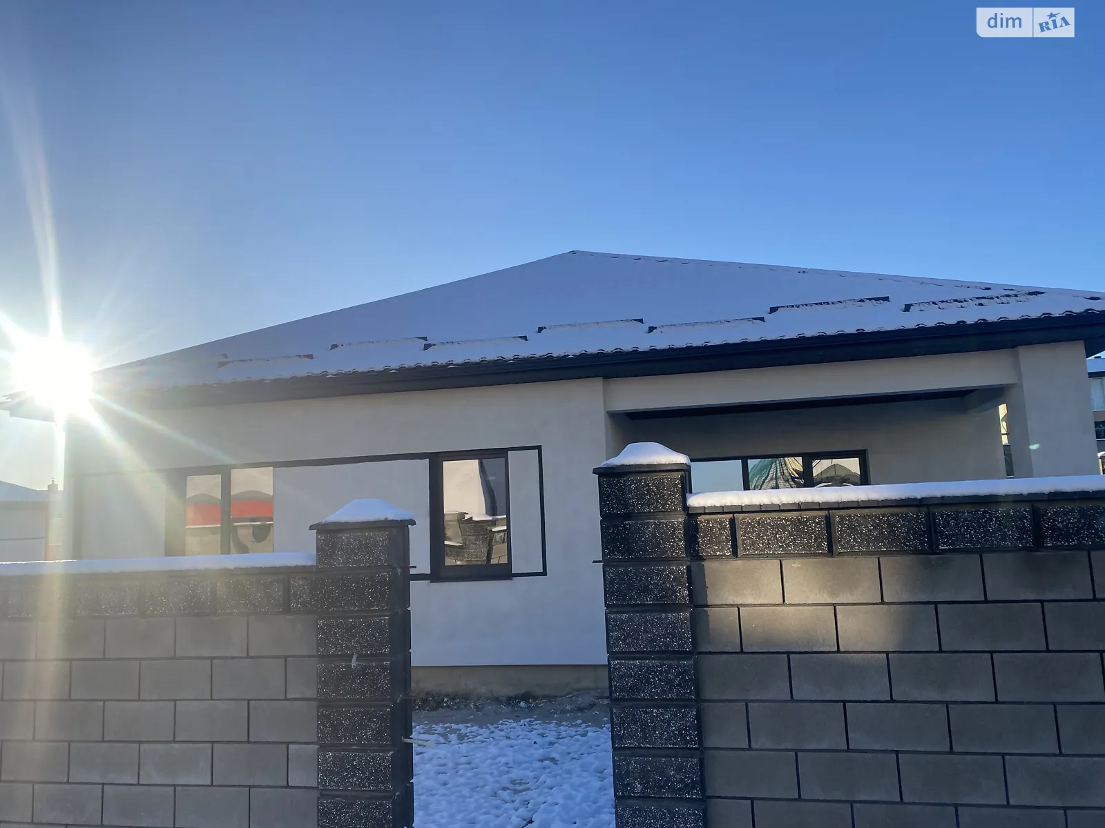Продается дом на 2 этажа 105 кв. м с бассейном, цена: 82000 $ - фото 1