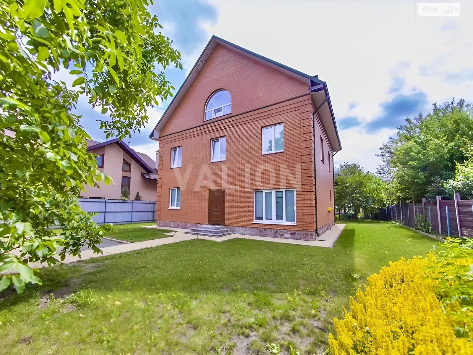 Продається будинок 3 поверховий 284.5 кв. м з гаражем, цена: 320000 $ - фото 1