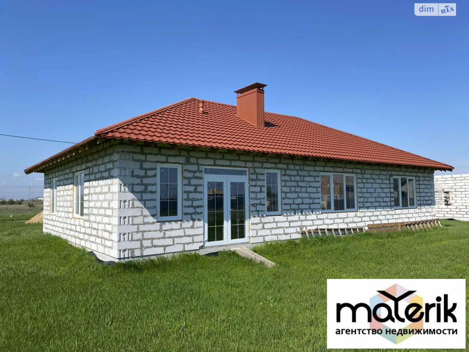 Продається одноповерховий будинок 118 кв. м з гаражем, цена: 85000 $ - фото 1
