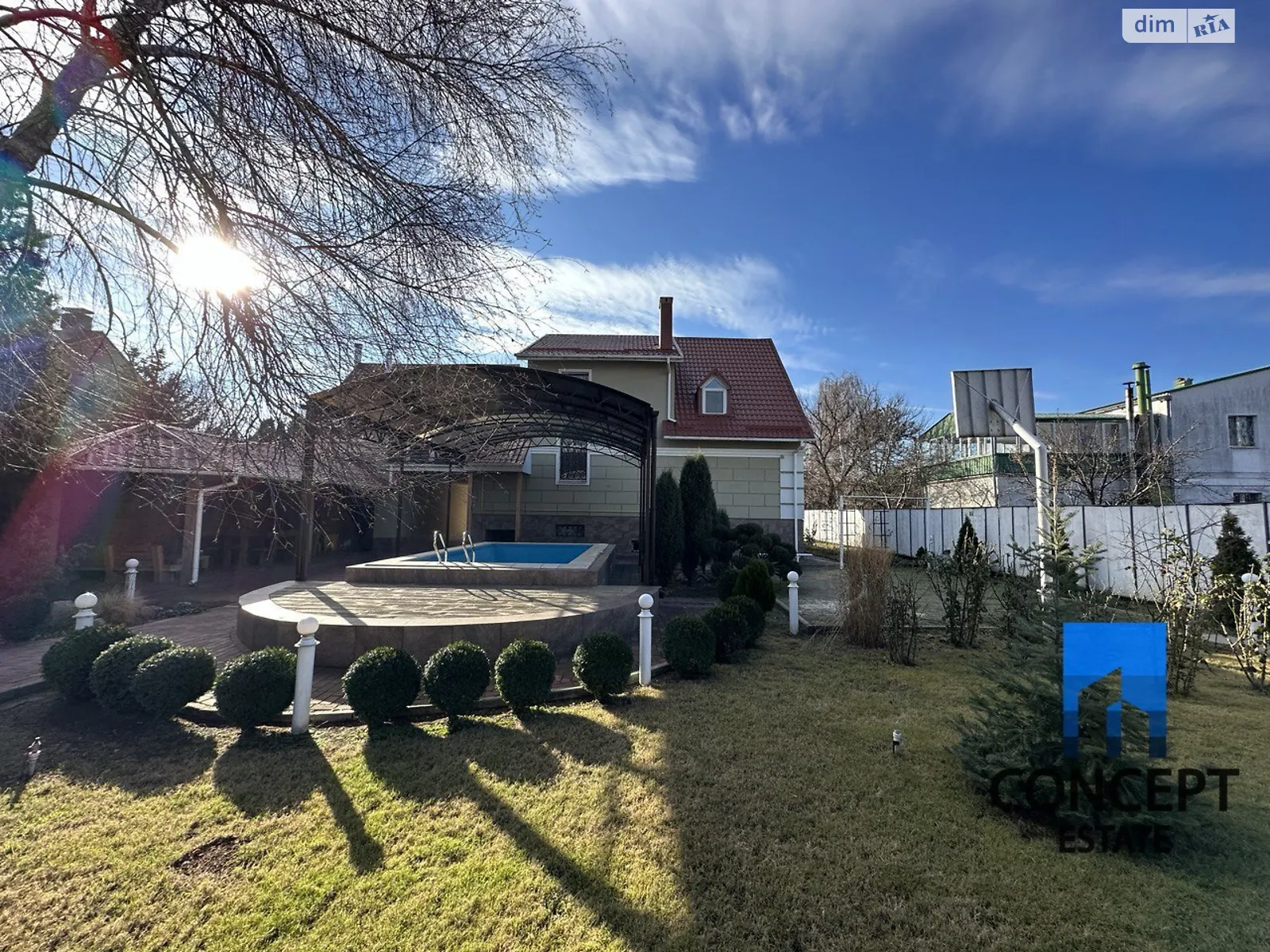 Сдается в аренду дом на 2 этажа 250 кв. м с камином, цена: 1650 $ - фото 1