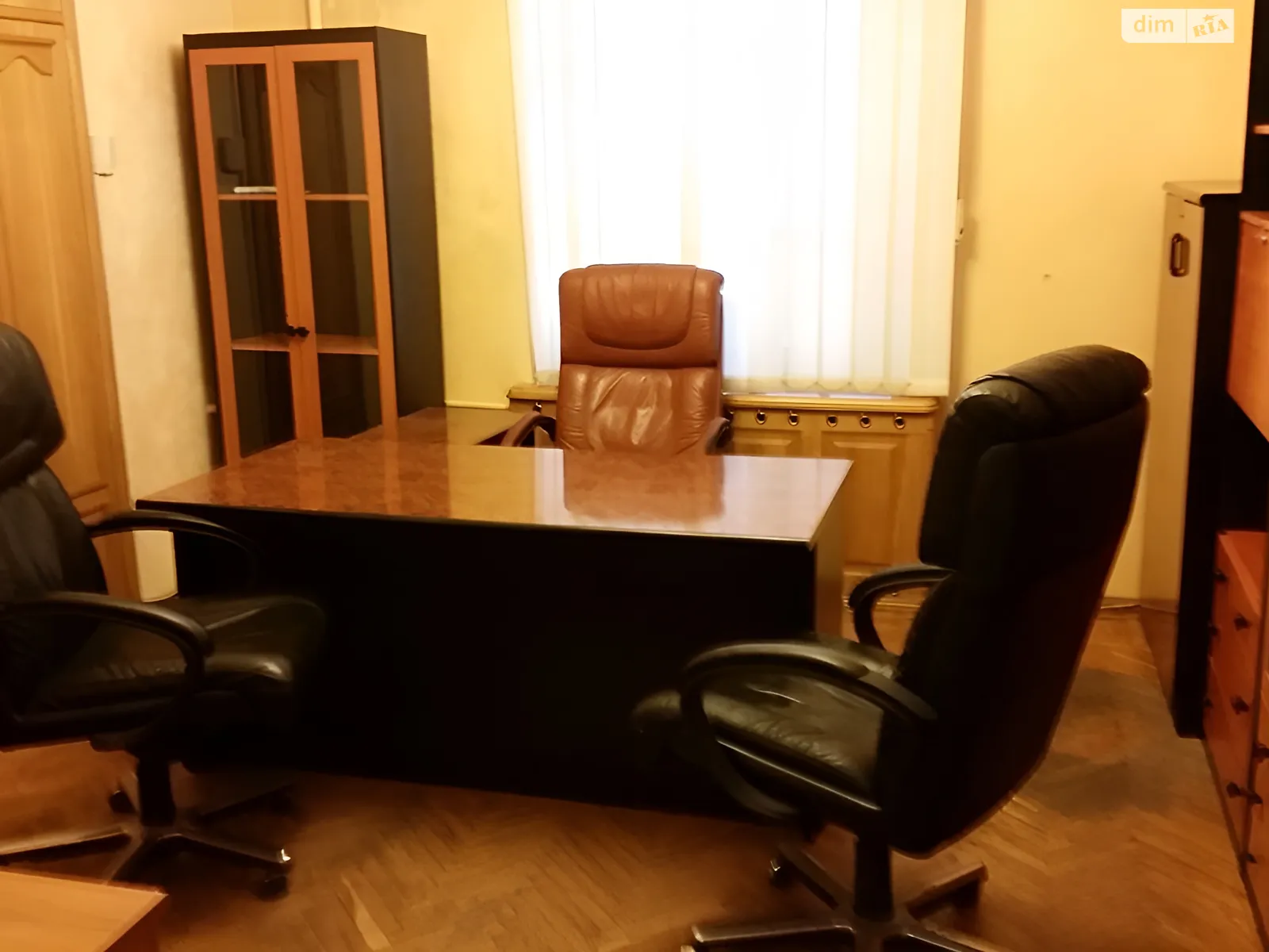 Сдается в аренду офис 60 кв. м в бизнес-центре, цена: 23000 грн - фото 1