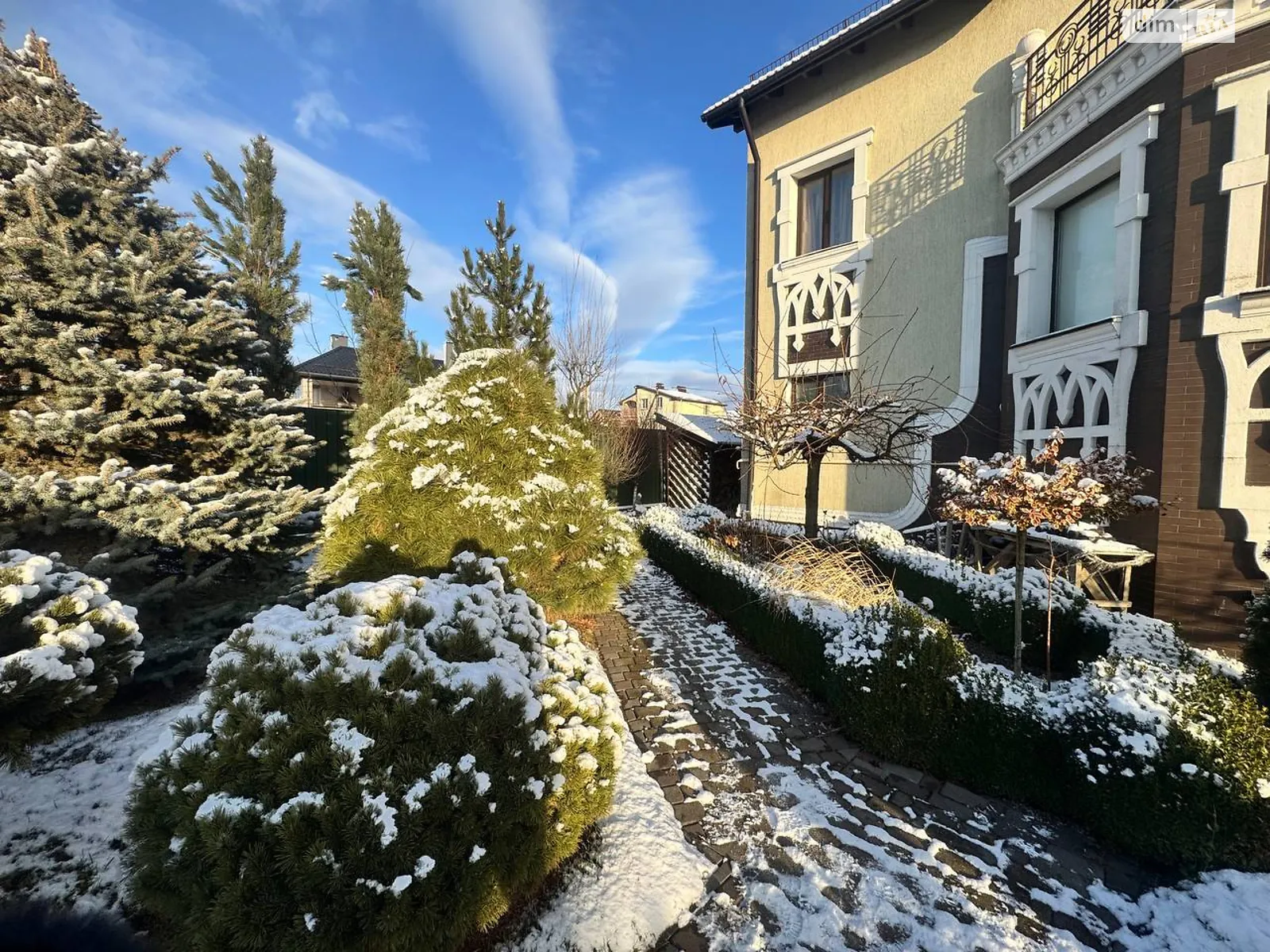 Продается дом на 4 этажа 444 кв. м с гаражом, цена: 250000 $ - фото 1