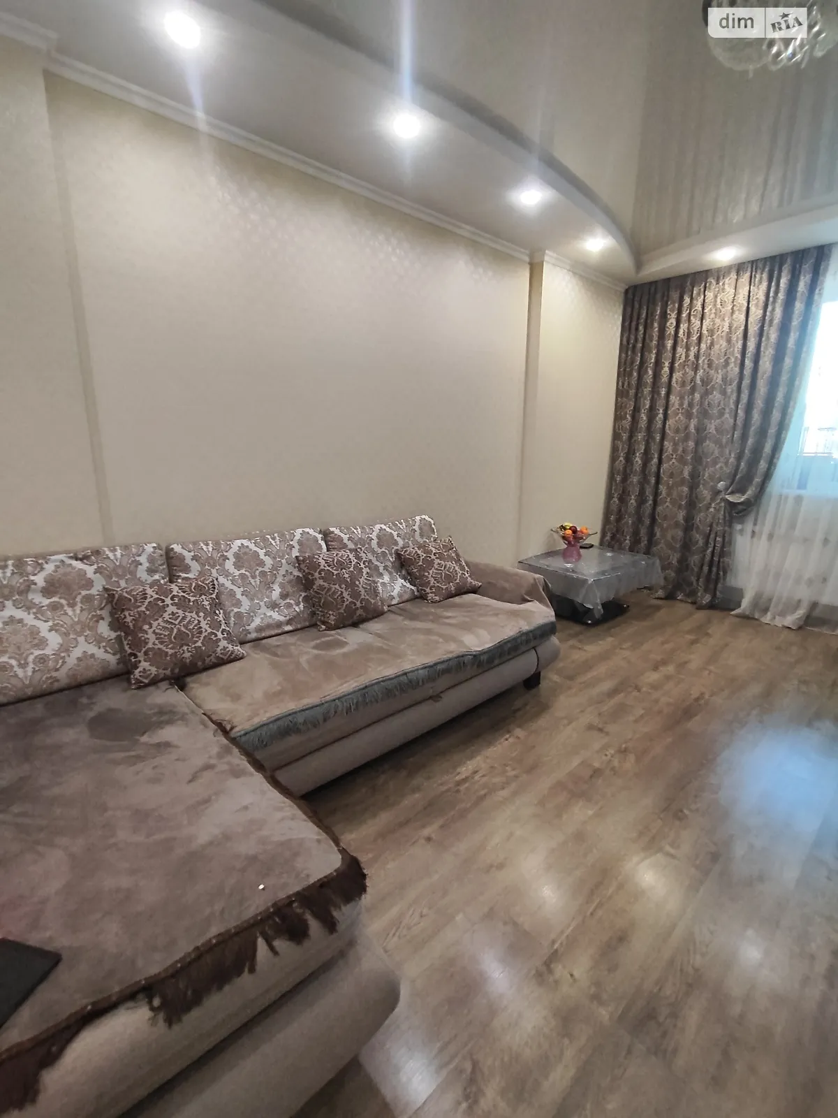 Продається 2-кімнатна квартира 65 кв. м у Одесі, мас. Радужний, 15/2 - фото 1