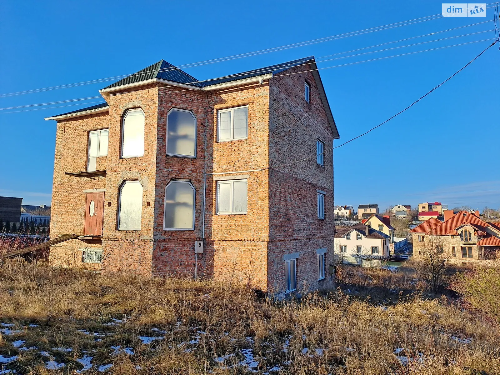 Продается дом на 3 этажа 270 кв. м с садом, цена: 49000 $ - фото 1