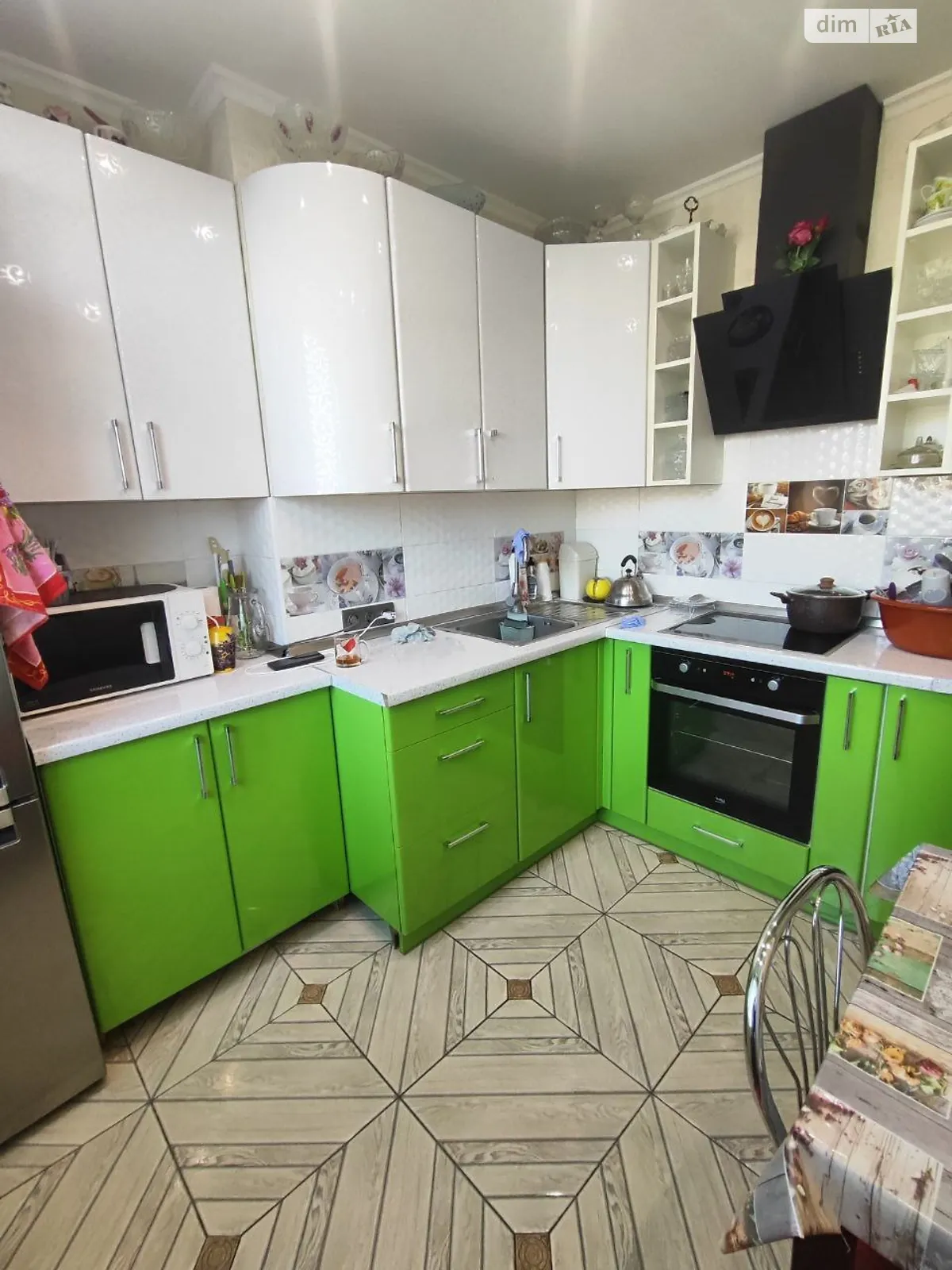 Продається 2-кімнатна квартира 65 кв. м у Одесі, мас. Радужний, 15/2 - фото 1