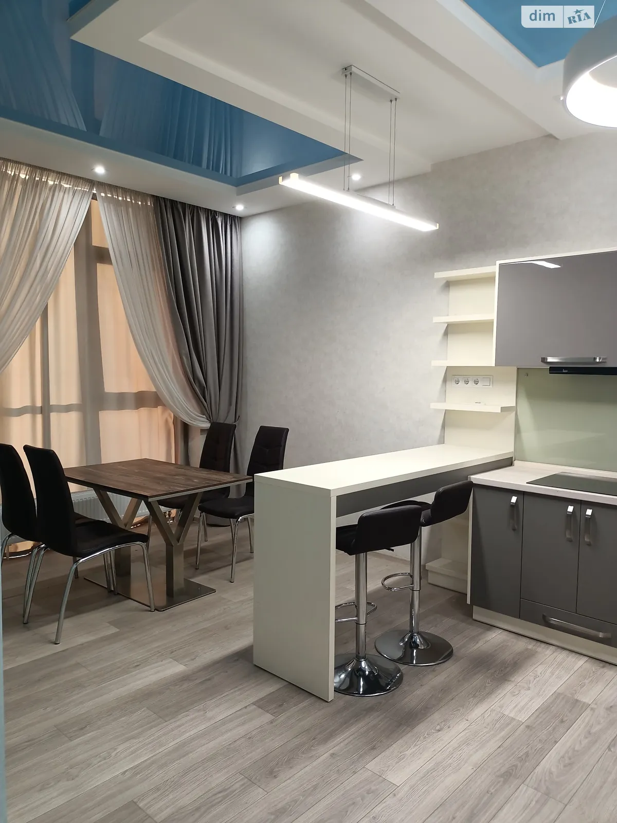 Продается 1-комнатная квартира 57 кв. м в Одессе, бул. Французский - фото 1