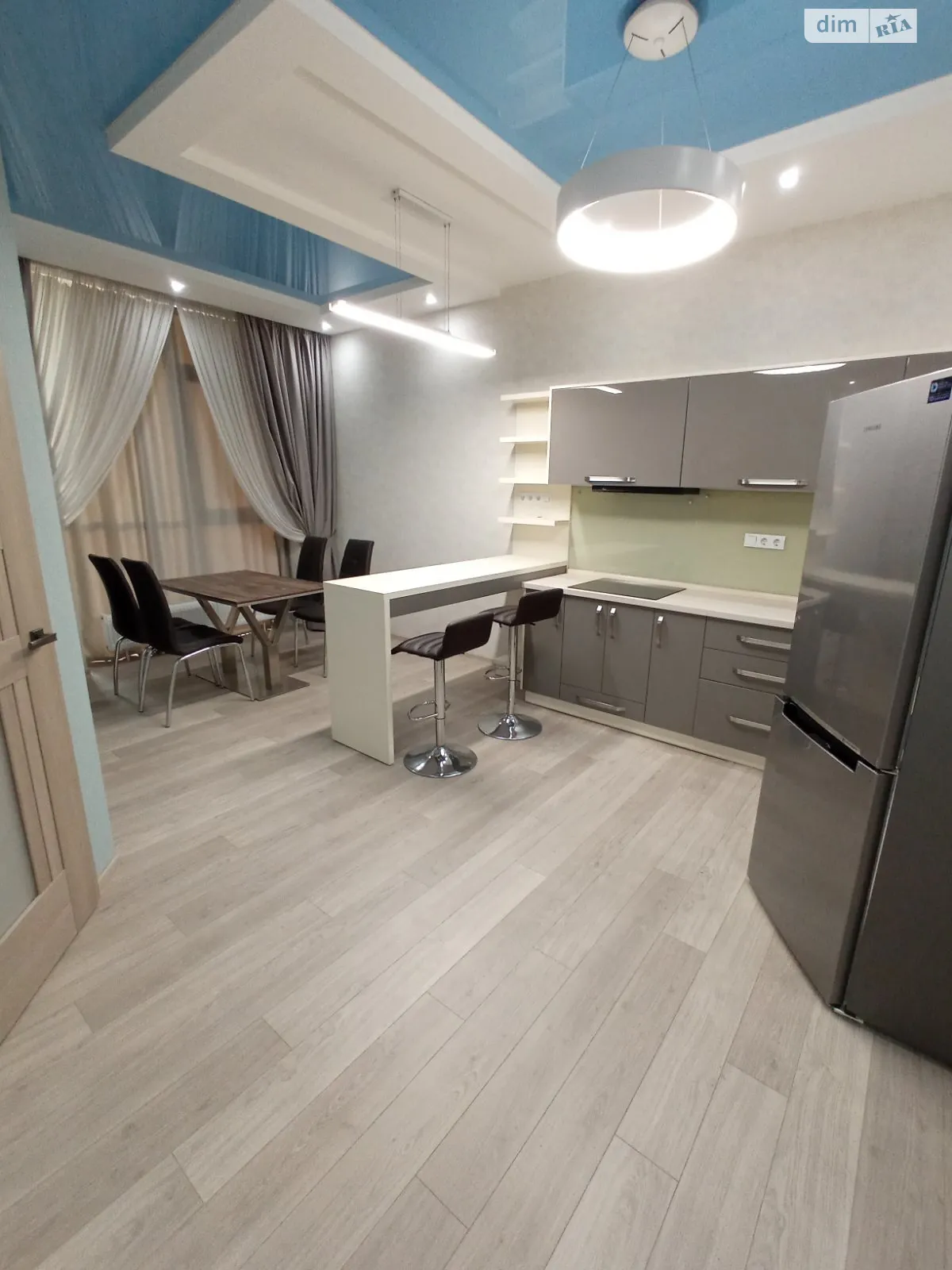 Продается 1-комнатная квартира 56 кв. м в Одессе, бул. Французский - фото 1