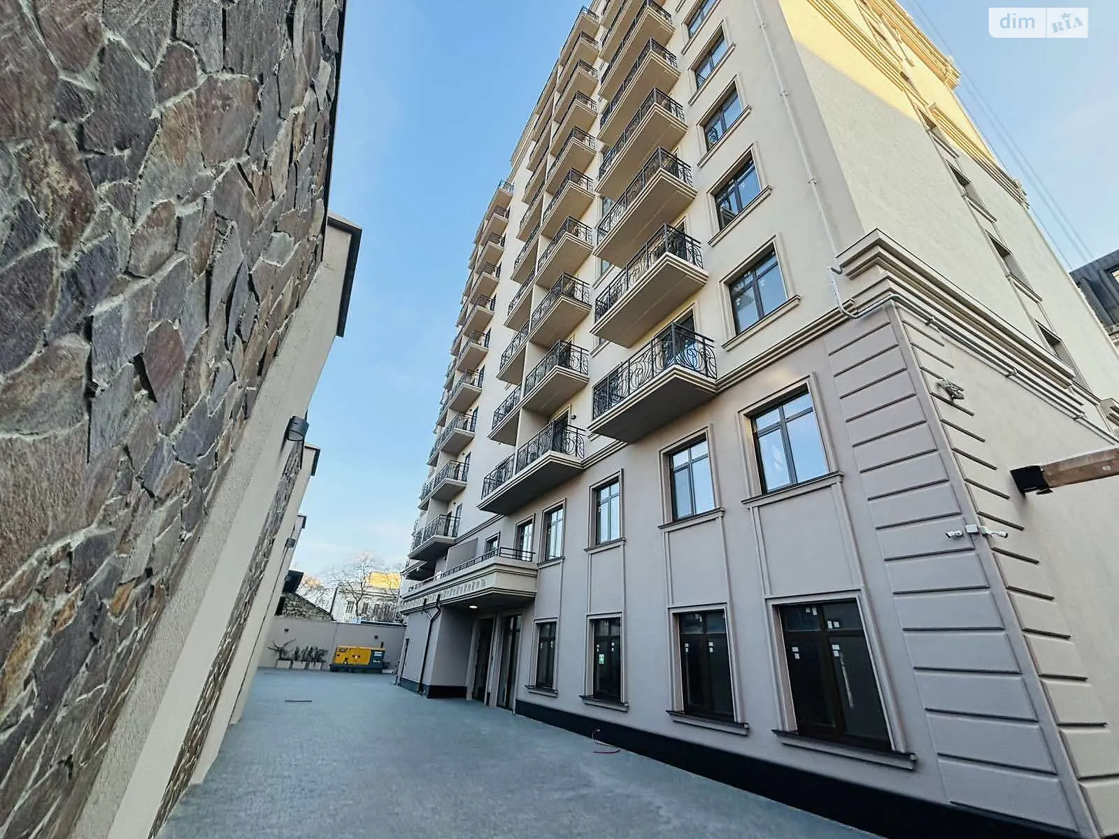 Продается 1-комнатная квартира 43 кв. м в Одессе, ул. Карантинная, 22 - фото 1