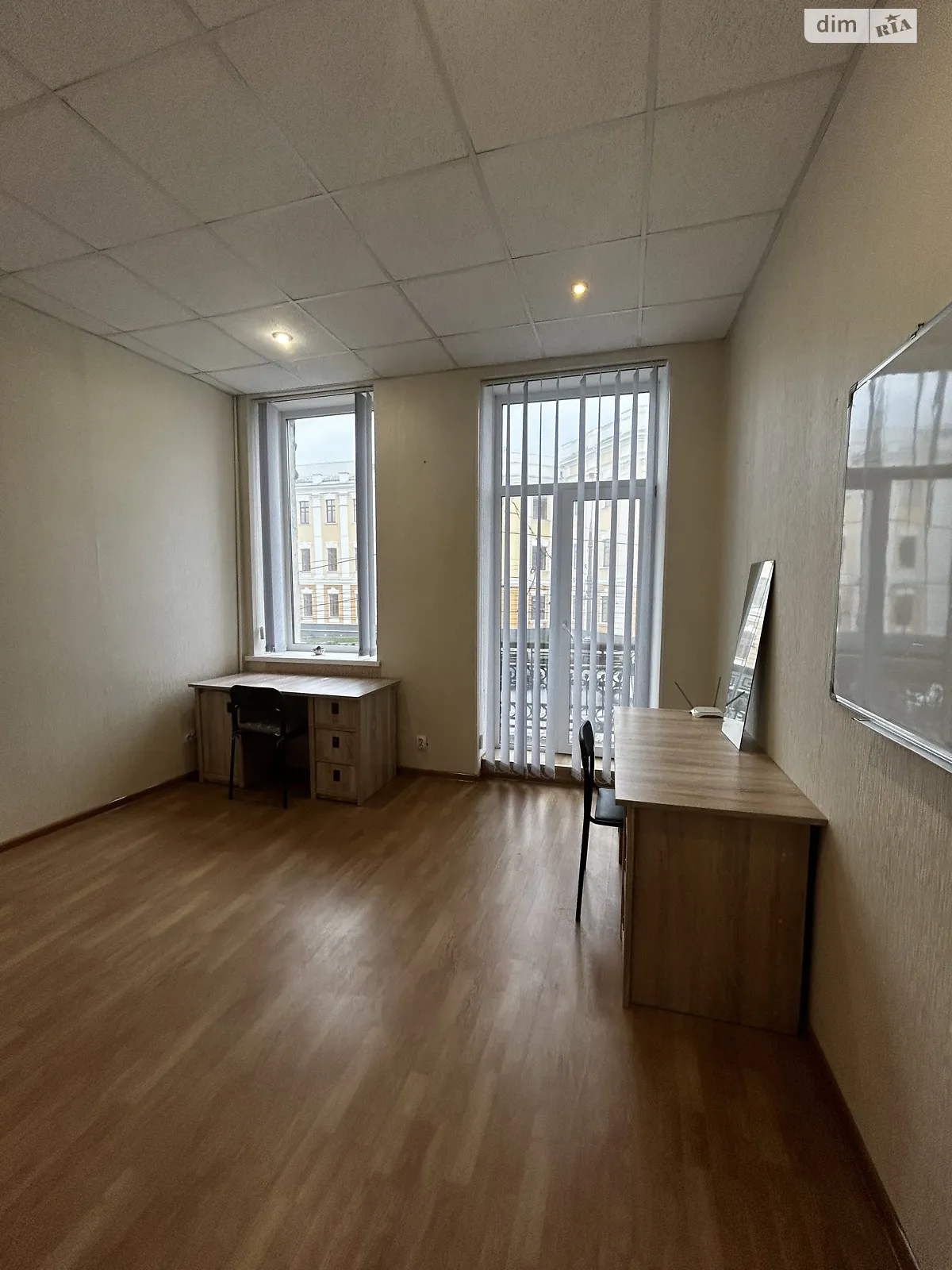 Сдается в аренду офис 19.6 кв. м в бизнес-центре, цена: 12000 грн - фото 1