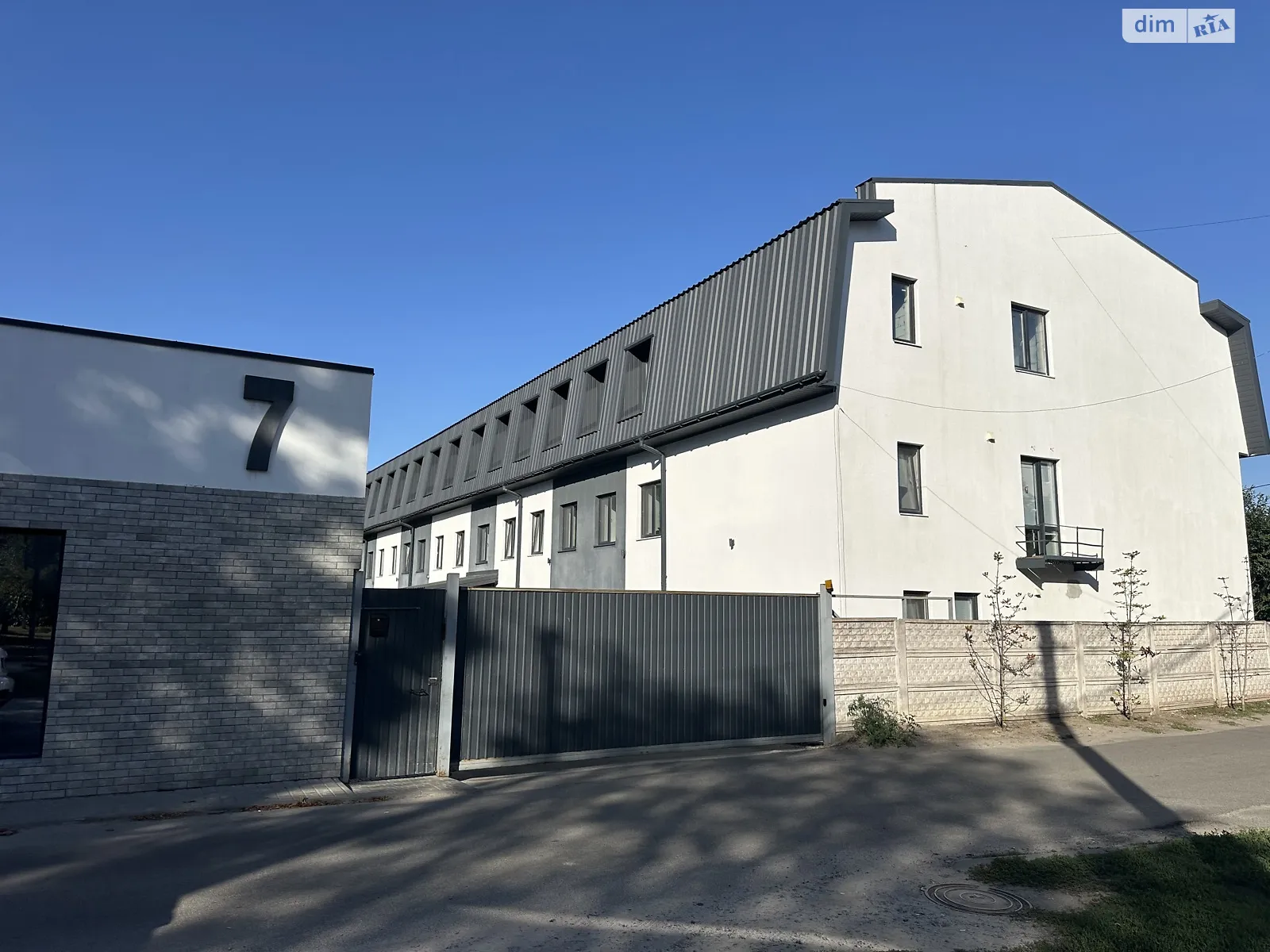 Продается 1-комнатная квартира 33 кв. м в Борисполе, ул. Завокзальная, 7 - фото 1