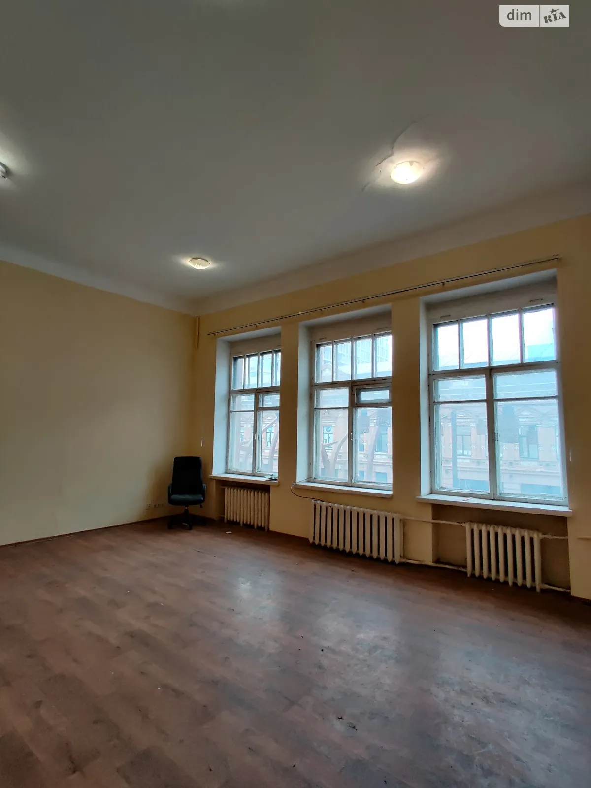 Сдается в аренду офис 36 кв. м в бизнес-центре, цена: 12600 $ - фото 1