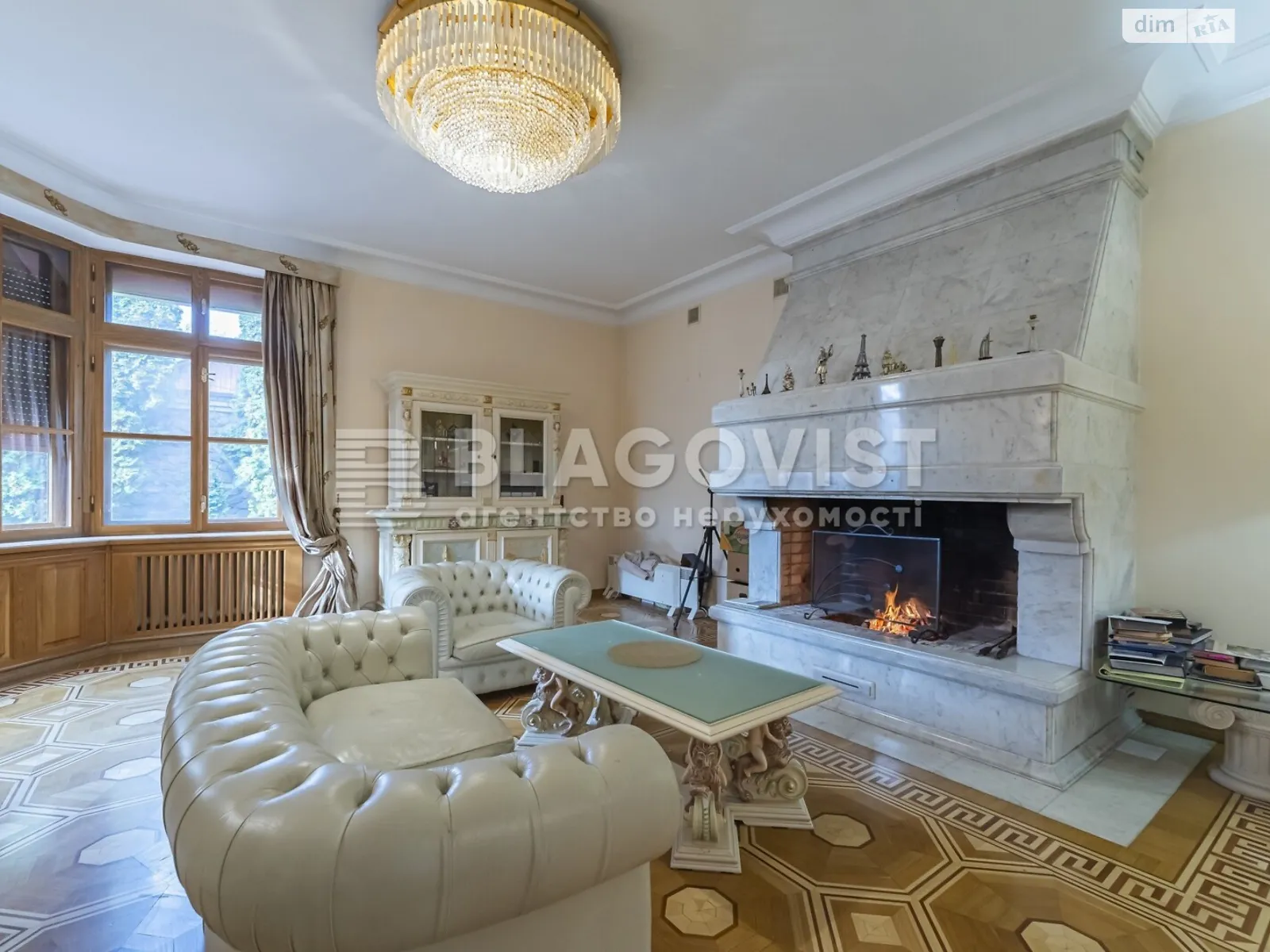 Продается дом на 3 этажа 828.1 кв. м с гаражом, цена: 1100000 $ - фото 1