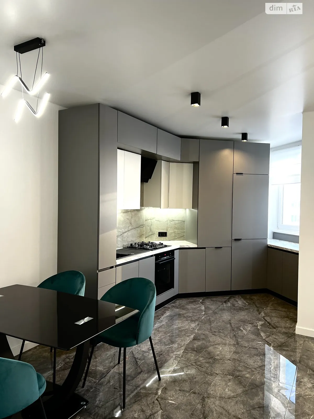 Продается 3-комнатная квартира 90 кв. м в Львове, ул. Владимира Янева, 32 - фото 1
