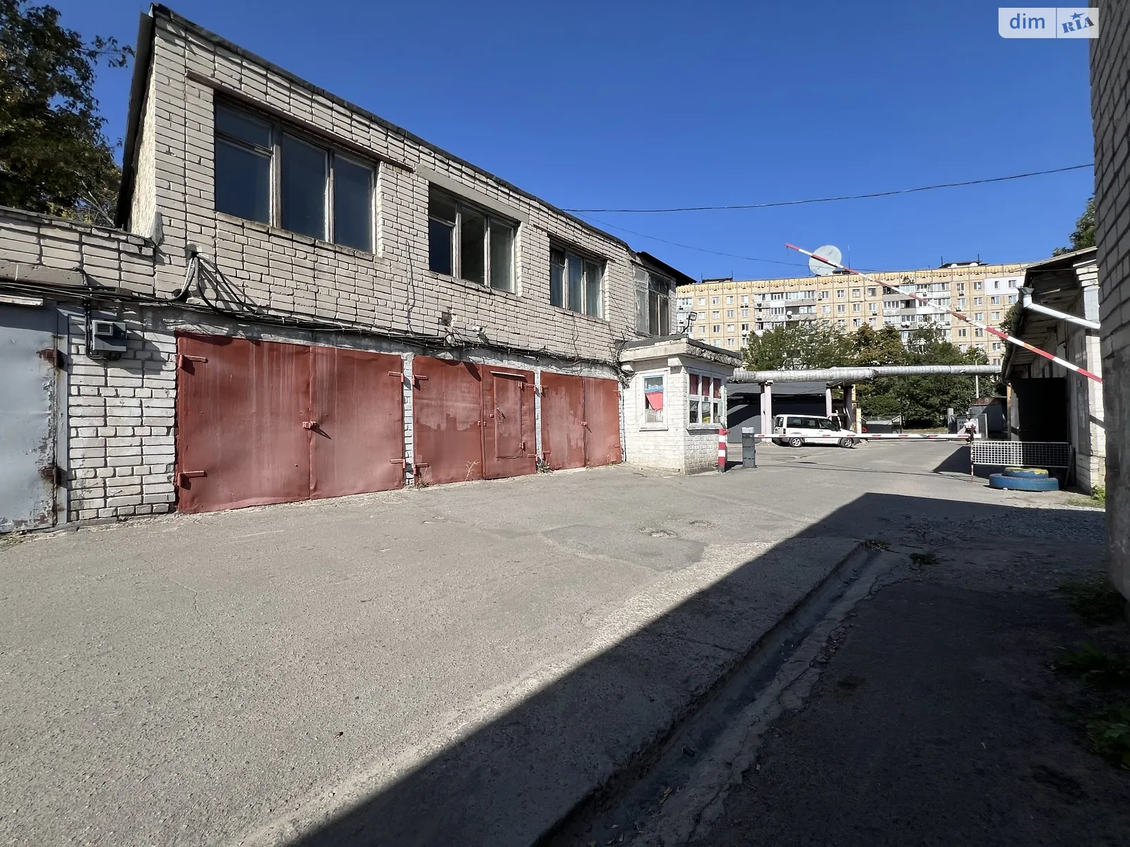 Продается отдельно стоящий гараж универсальный на 47 кв. м, цена: 16000 $ - фото 1