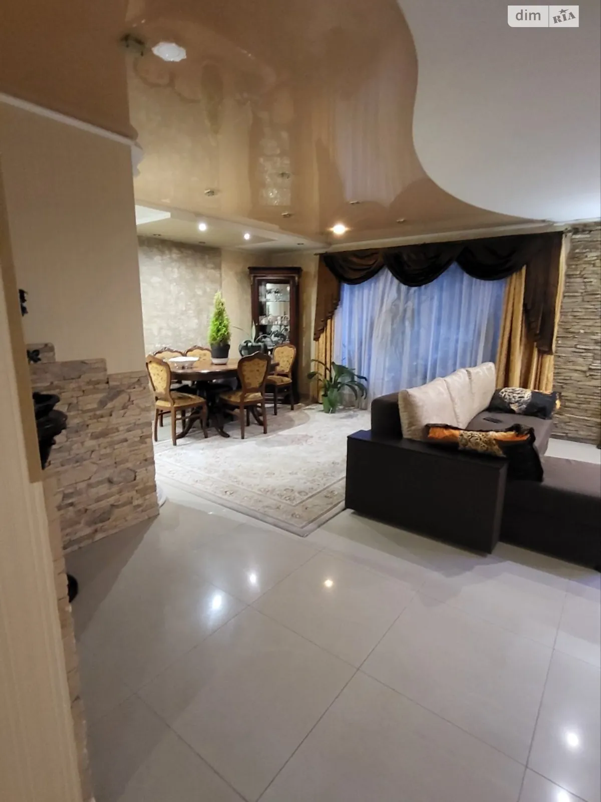 Продается 4-комнатная квартира 139.7 кв. м в Днепре, бул. Славы, 18 - фото 1