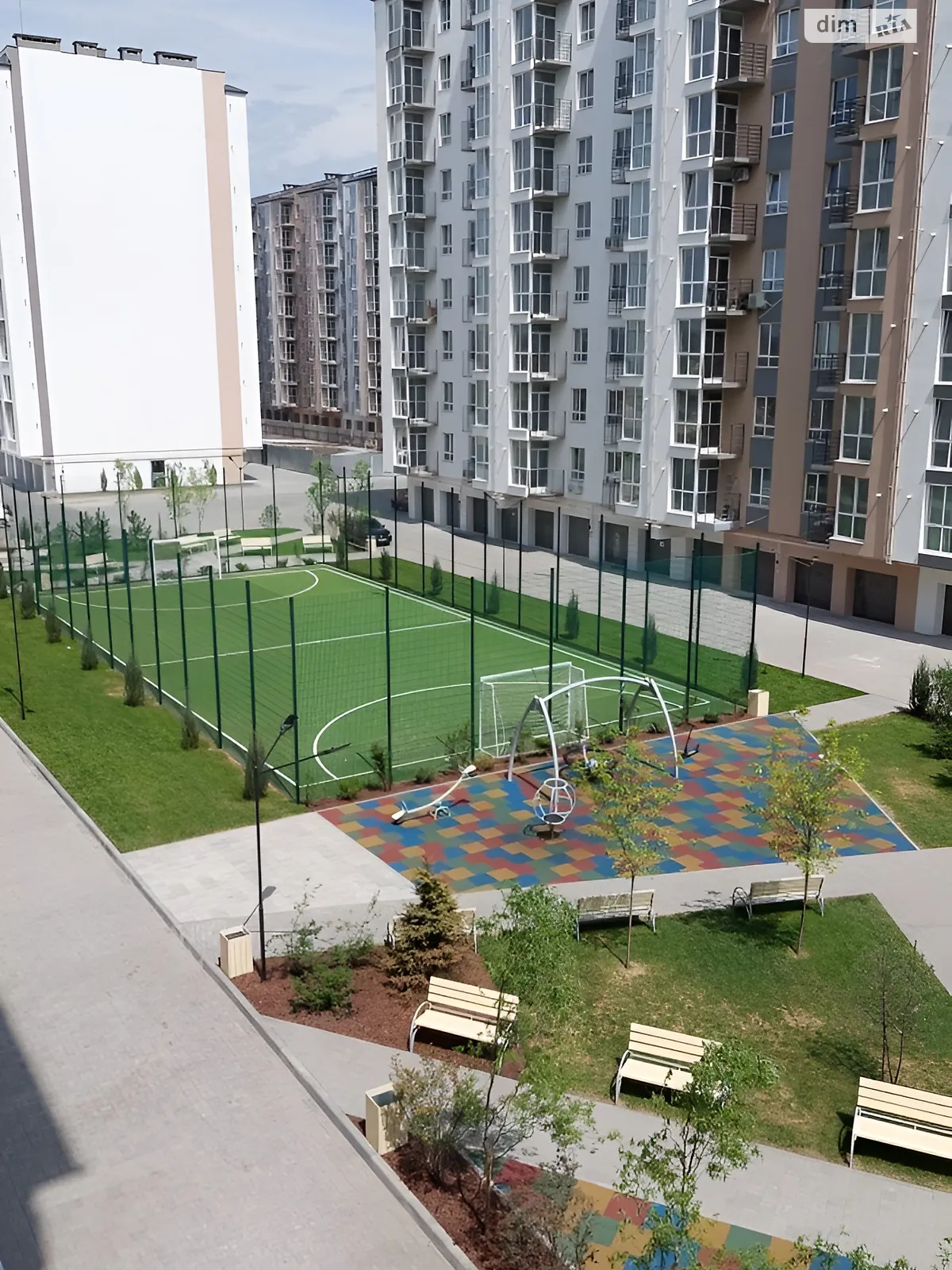 Продается 3-комнатная квартира 63 кв. м в Слобожанском, ул. Семейная, 4 - фото 1