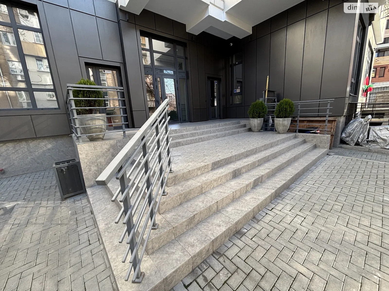 Продається 2-кімнатна квартира 63.8 кв. м у Одесі, вул. Сегедська - фото 1
