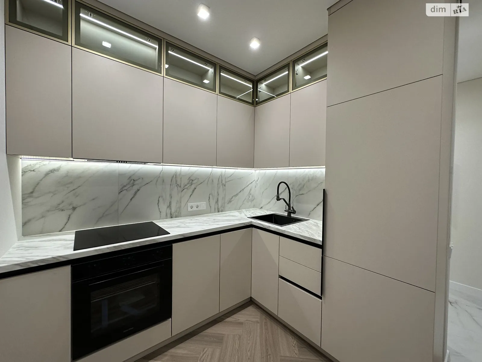 Продается 2-комнатная квартира 66 кв. м в Одессе, ул. Жемчужная, 10 - фото 1
