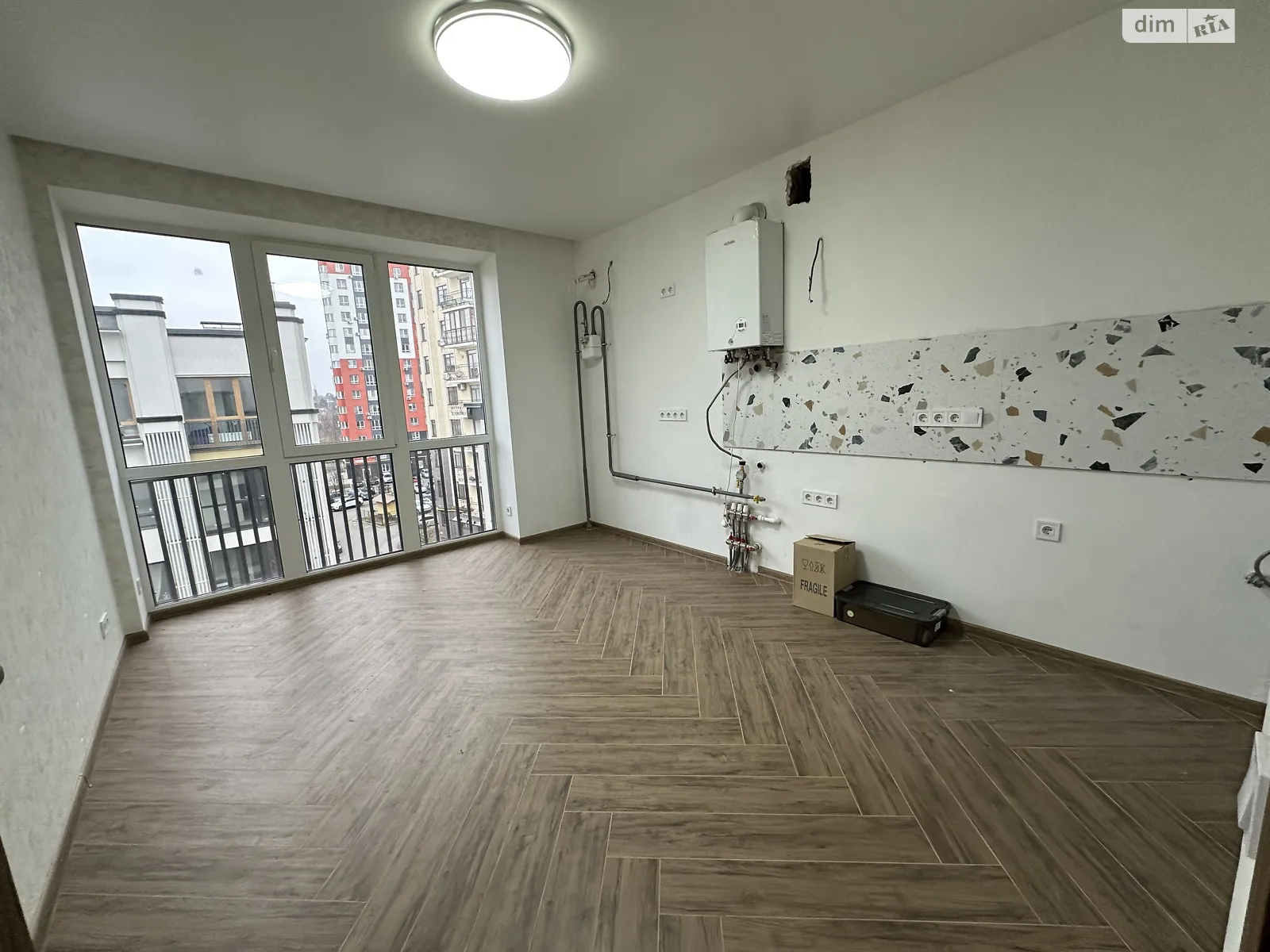 Продается 1-комнатная квартира 35 кв. м в Ирпене, ул. Николая Сингаевского(Новооскольская), 2Б/3 - фото 1