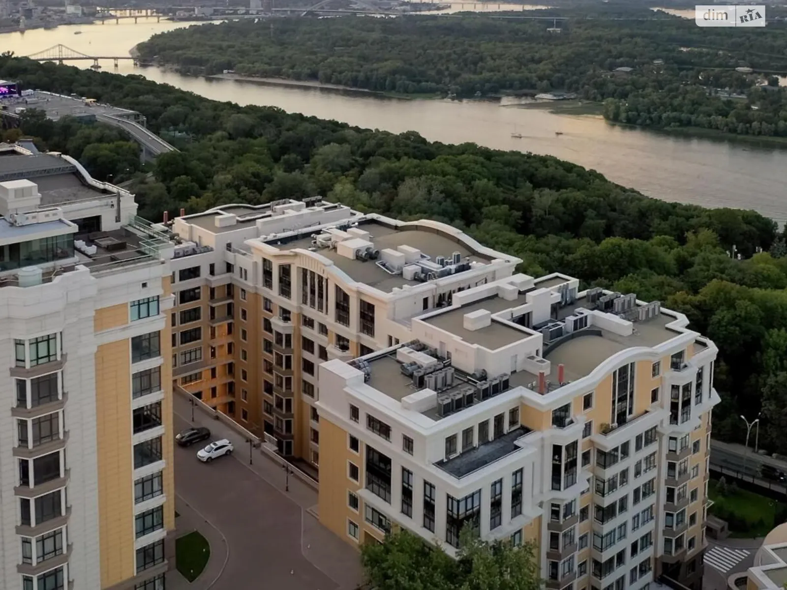 Продается 3-комнатная квартира 208 кв. м в Киеве, ул. Ивана Мазепы(Январского Восстания), 11А - фото 1
