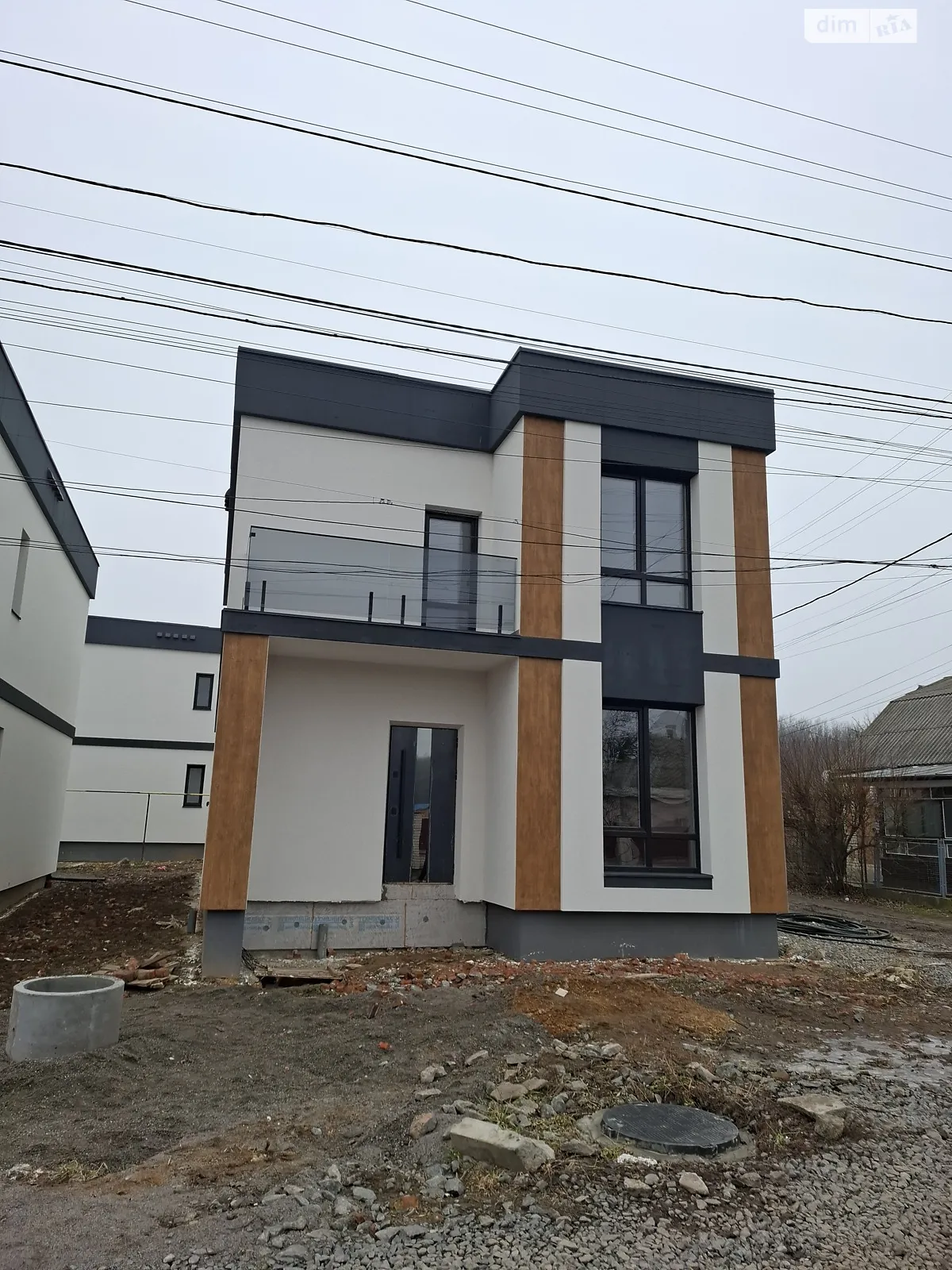 Продается дом на 2 этажа 125 кв. м с садом, цена: 140000 $ - фото 1
