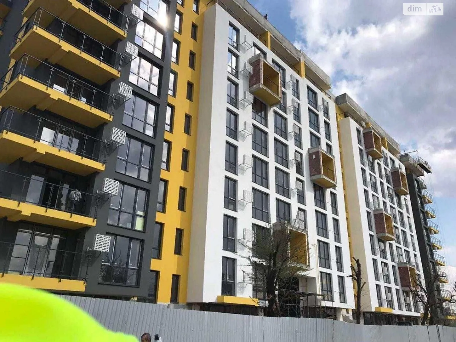 Продается 1-комнатная квартира 40 кв. м в Львове, ул. Дениса Сичинского - фото 1