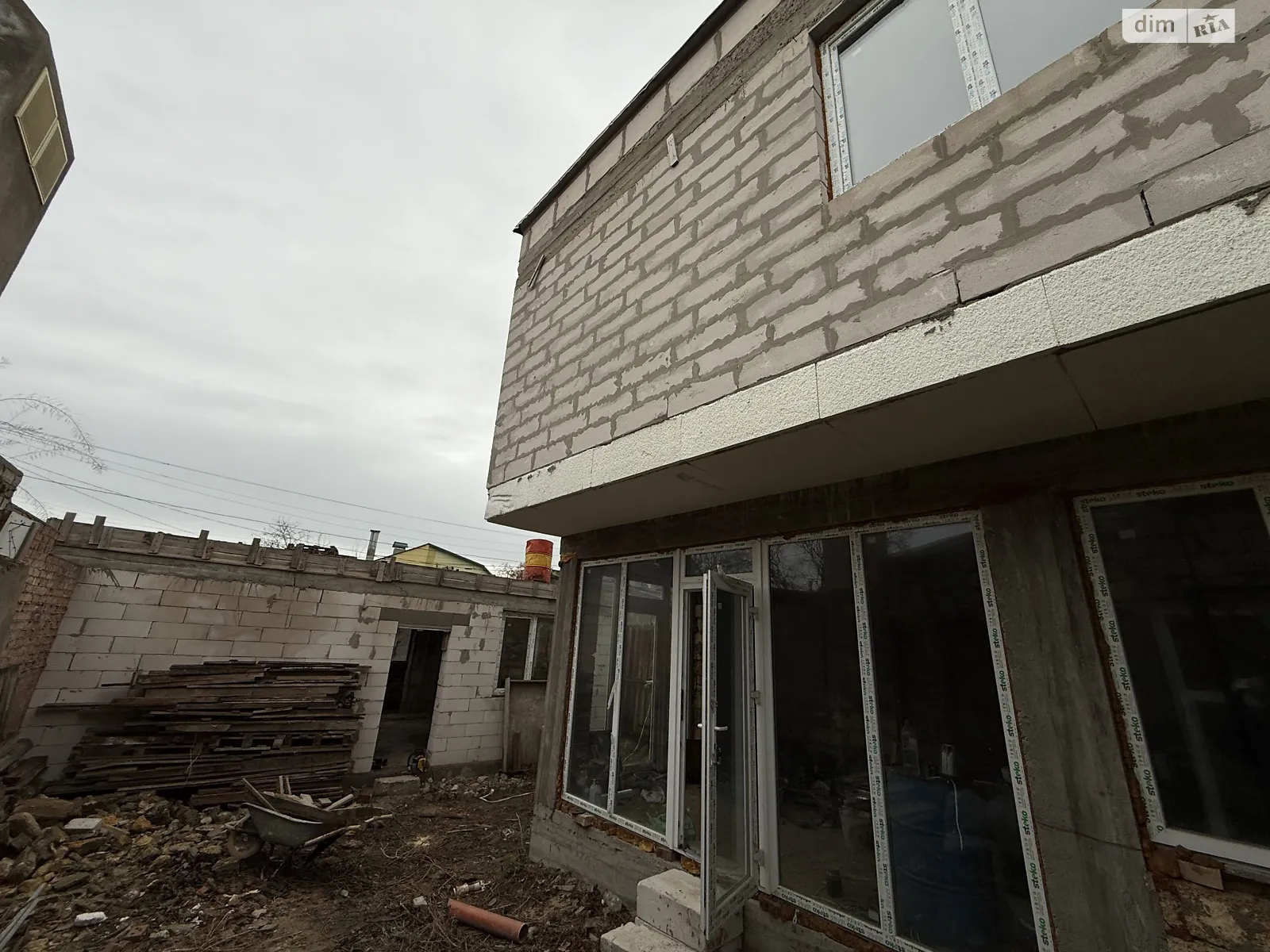 Продается дом на 2 этажа 200 кв. м с подвалом, цена: 60000 $ - фото 1