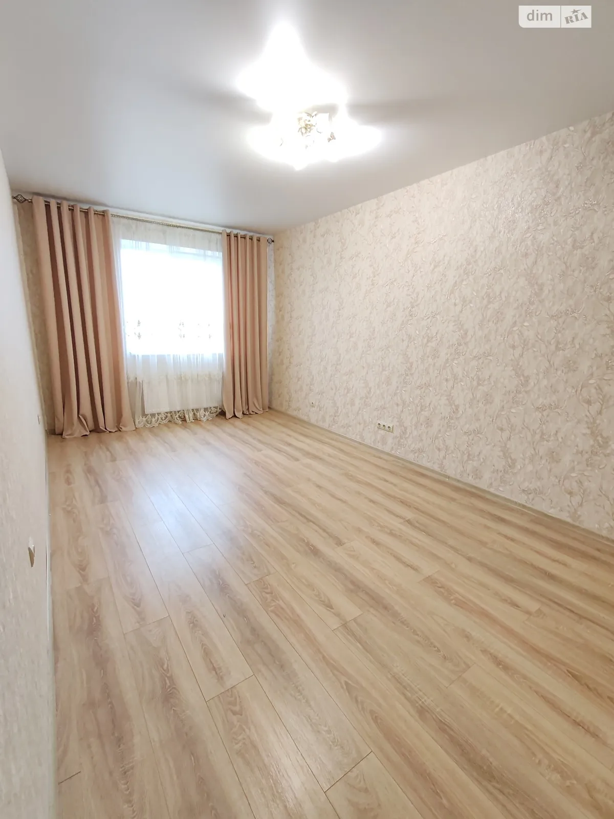 Продается 2-комнатная квартира 70 кв. м в Зарванцах, ул. Одесская - фото 1