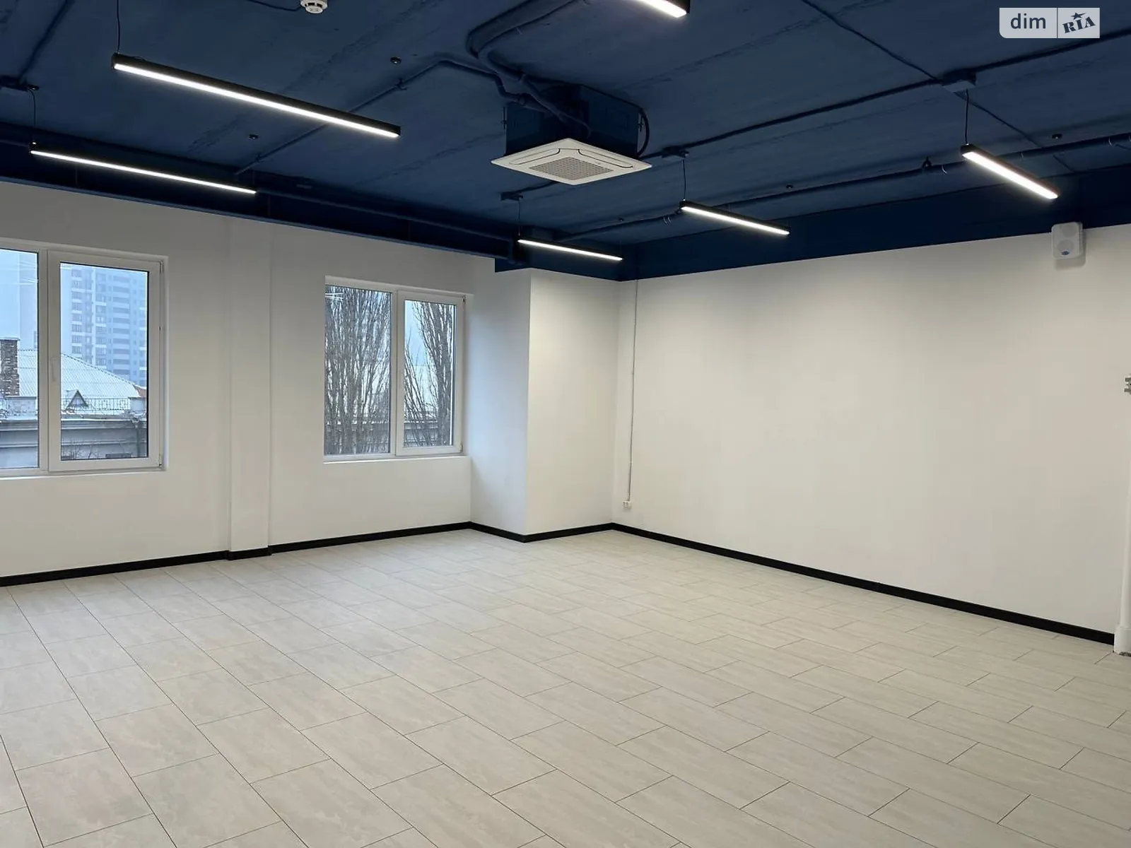 Здається в оренду офіс 41 кв. м в бізнес-центрі, цена: 328 $ - фото 1