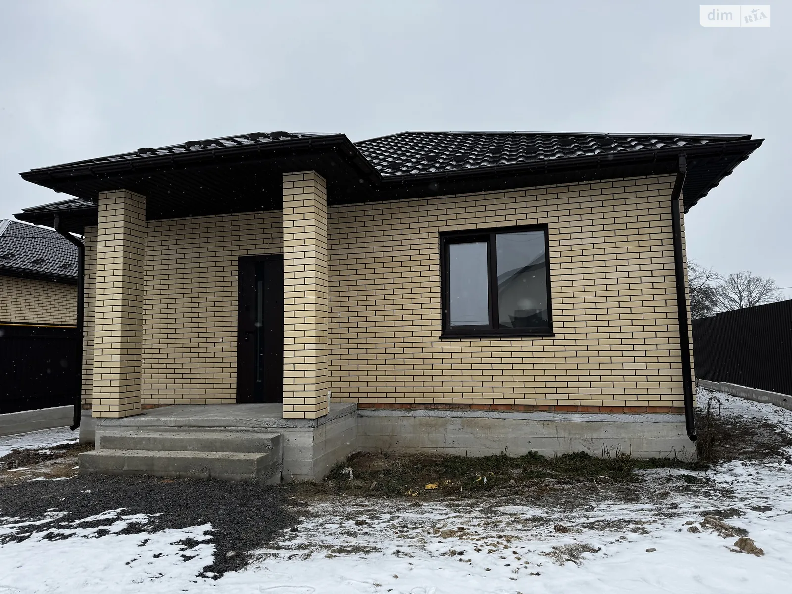 Продається одноповерховий будинок 92 кв. м з гаражем, цена: 85000 $ - фото 1