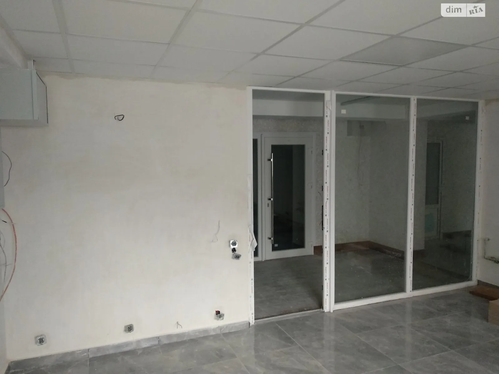 Сдается в аренду офис 31.4 кв. м в бизнес-центре, цена: 314 $ - фото 1