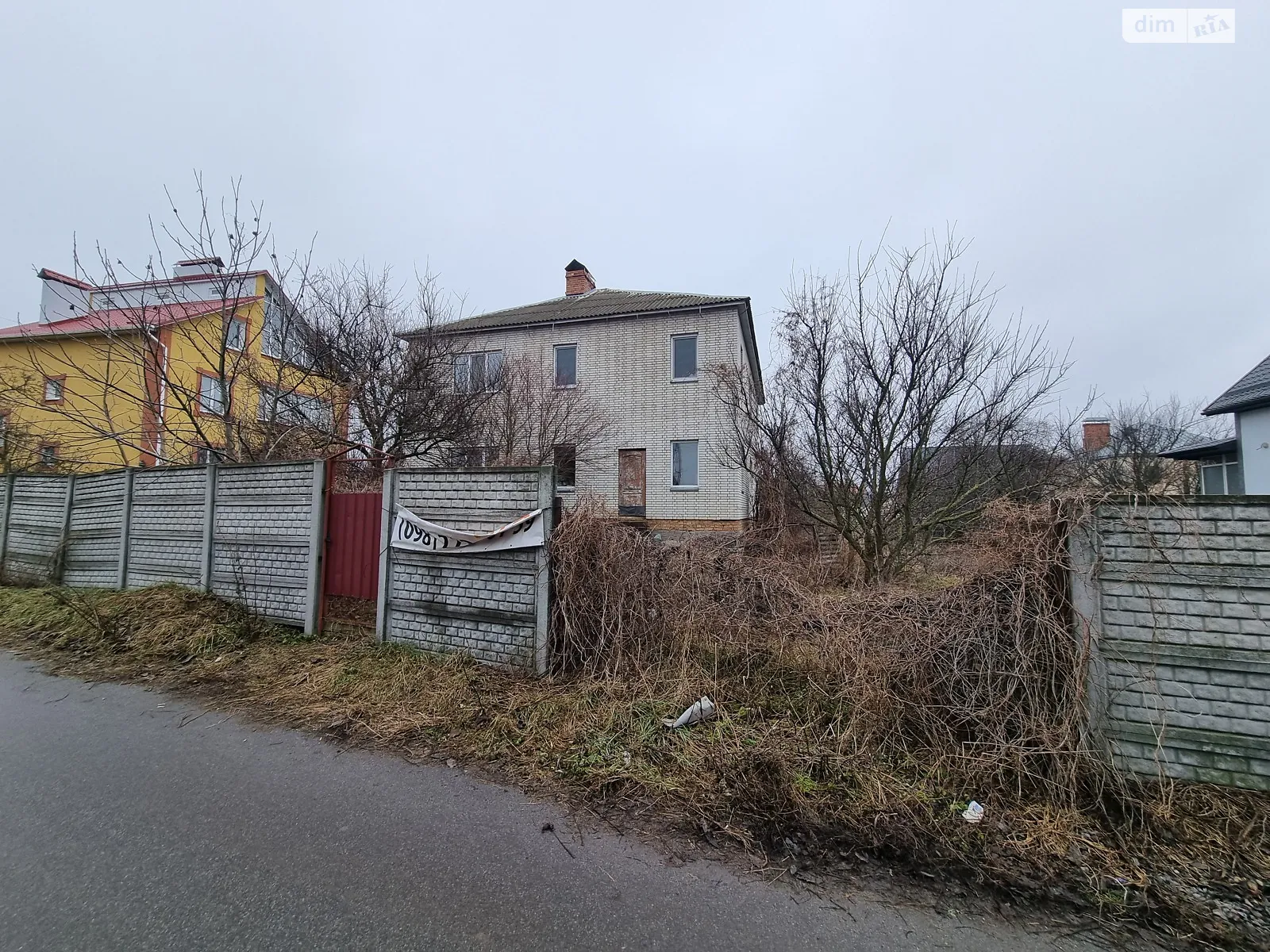 Продается дом на 2 этажа 300 кв. м с подвалом, цена: 180000 $ - фото 1