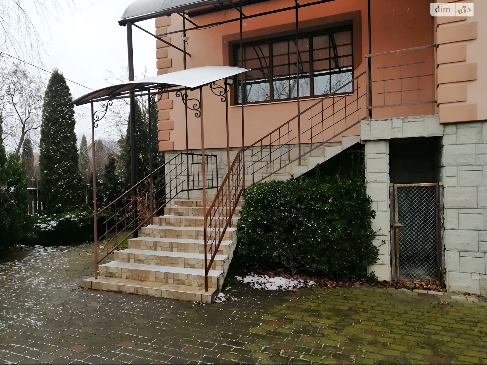 Продається будинок 2 поверховий 294 кв. м з банею/сауною, цена: 140000 € - фото 1