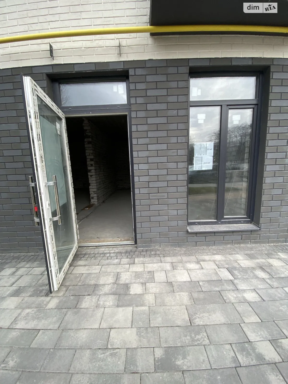 Сдается в аренду офис 57 кв. м в бизнес-центре, цена: 570 $ - фото 1