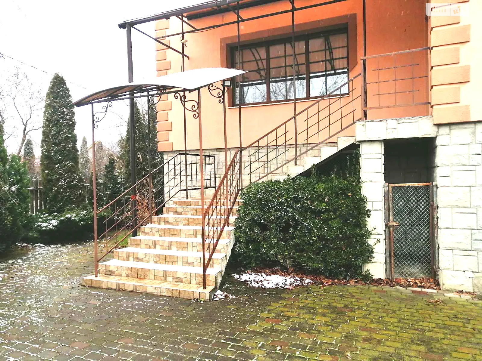 Продается дом на 2 этажа 294 кв. м с подвалом, цена: 120000 € - фото 1