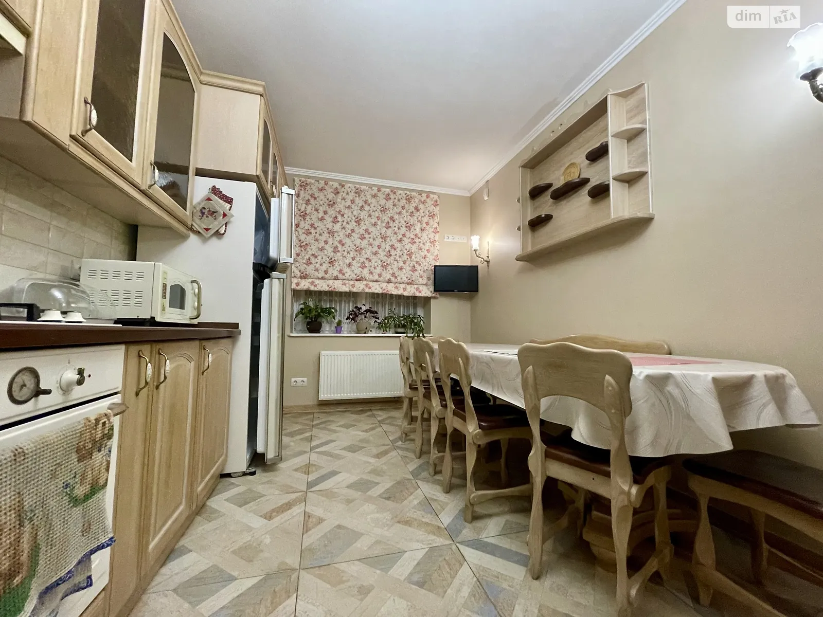 Сдается в аренду дом на 2 этажа 170 кв. м с балконом, цена: 1300 $ - фото 1