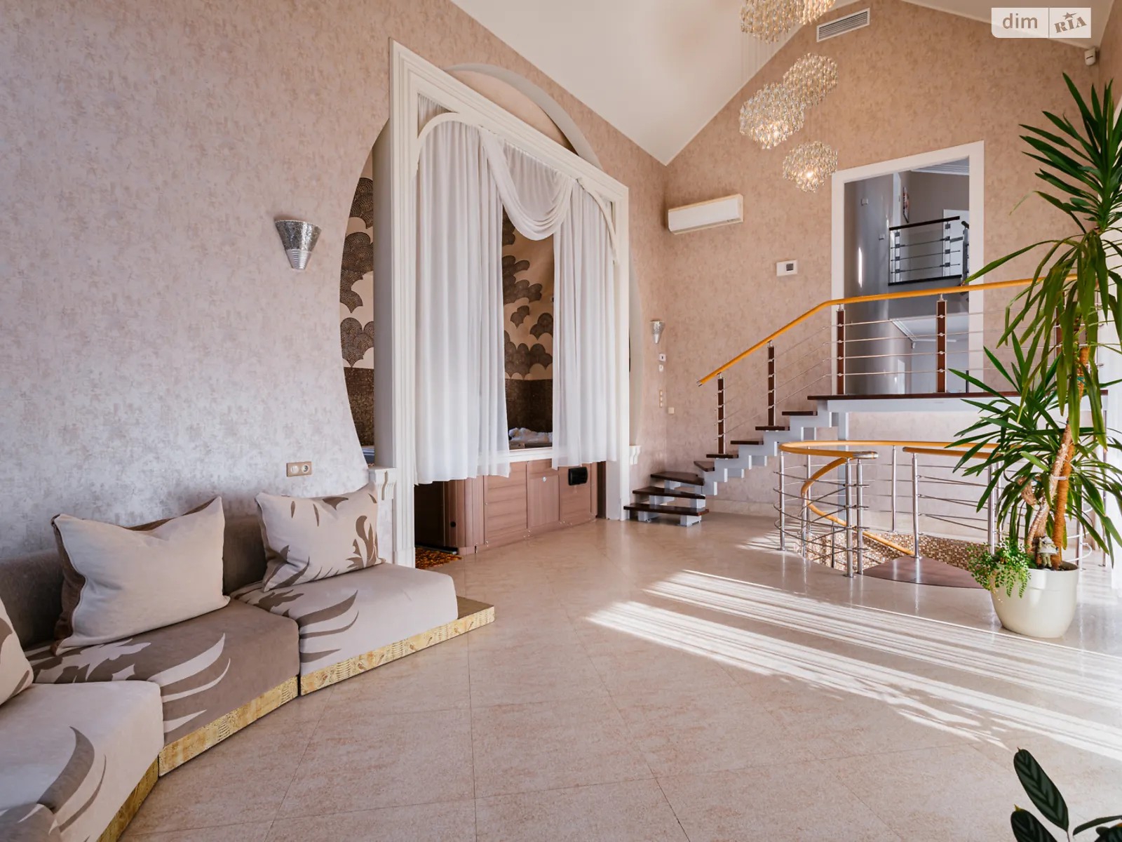 Продается дом на 2 этажа 560.9 кв. м с гаражом, цена: 1600000 $ - фото 1